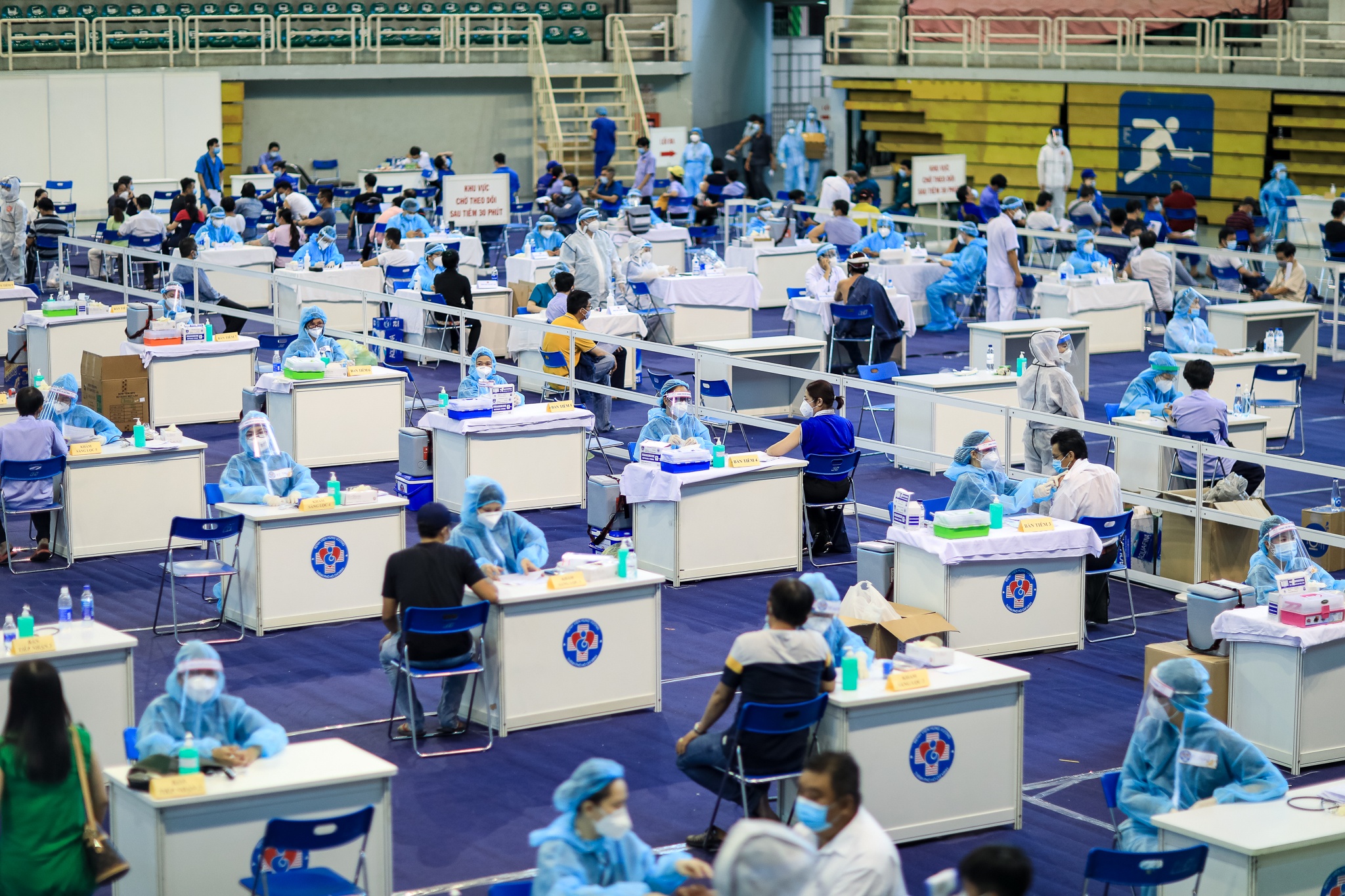 Tiem vaccine Covid-19 anh 5