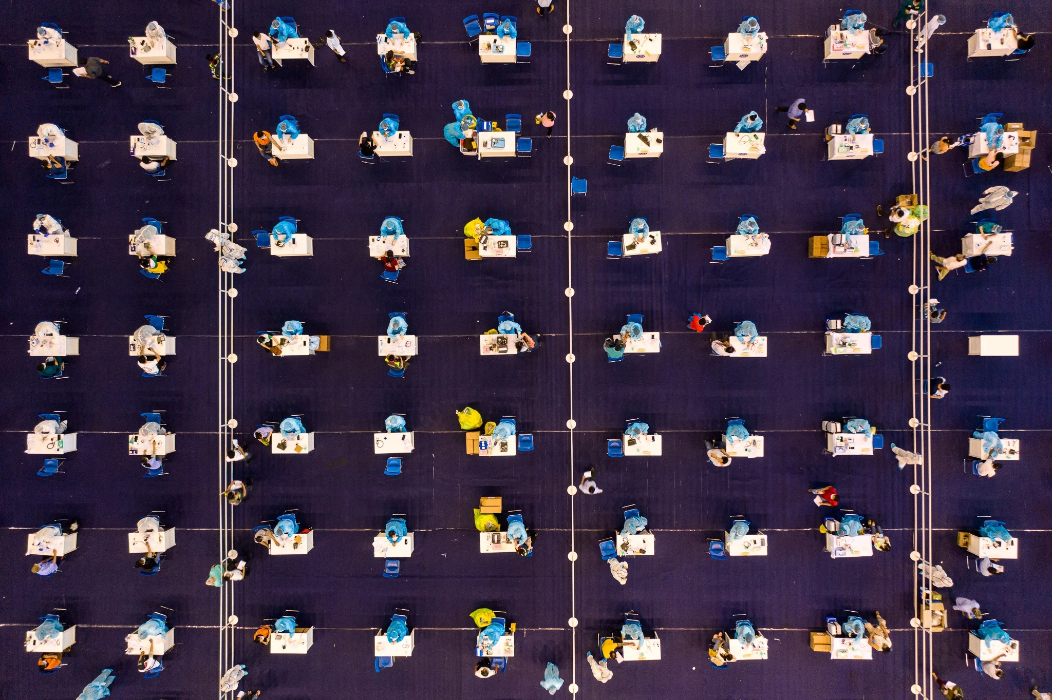 Tiem vaccine Covid-19 anh 6