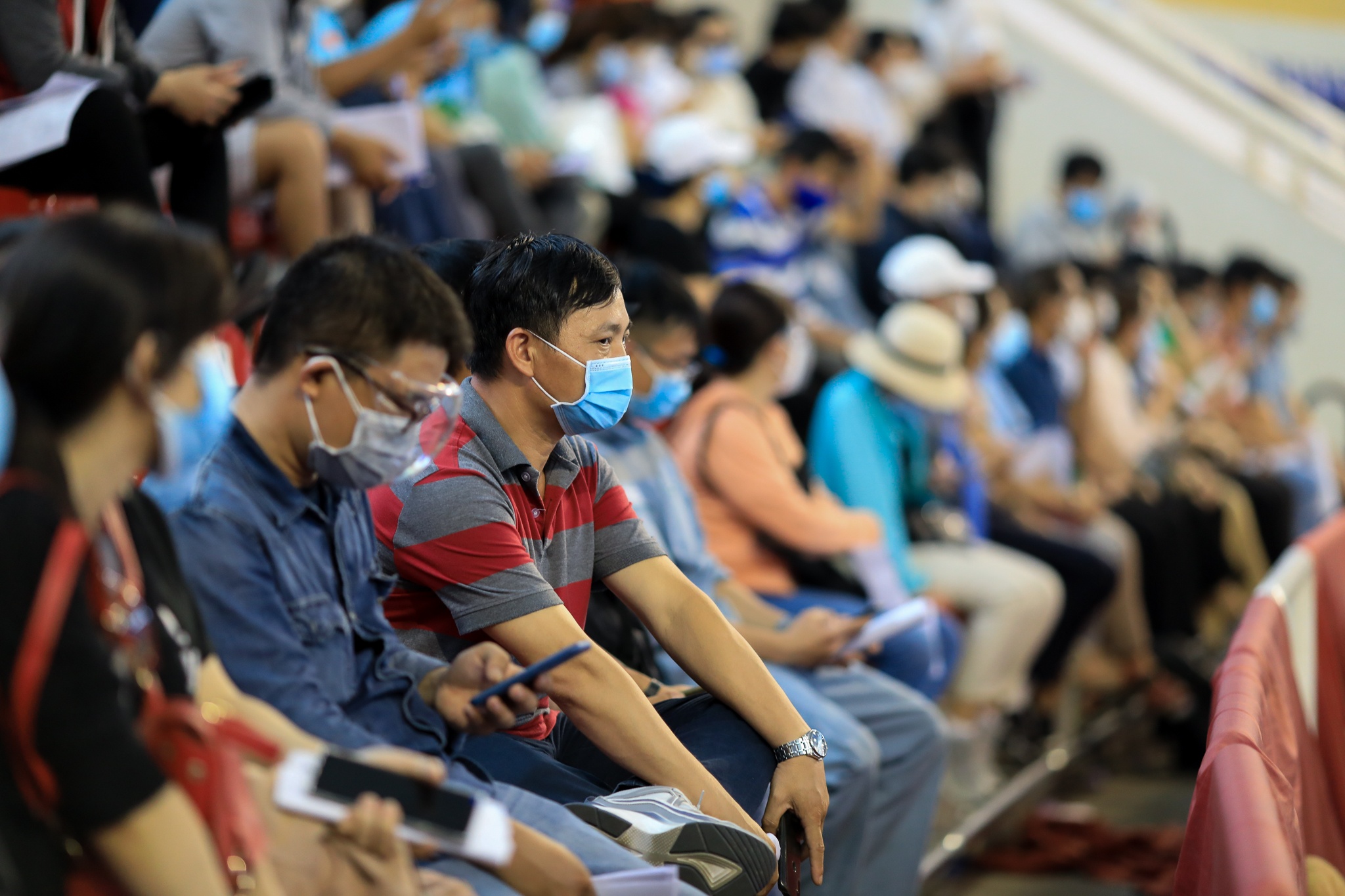 ngoi cho hang gio tiem vaccine anh 4