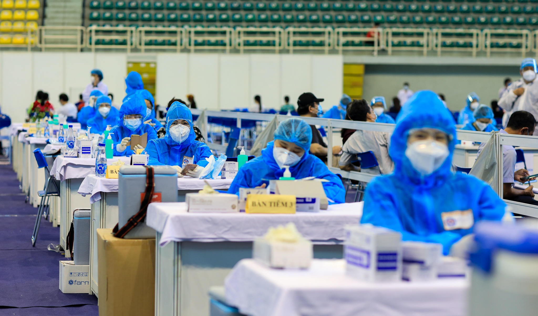 nha thi dau phu tho vang nguoi dan tiem vaccine anh 5