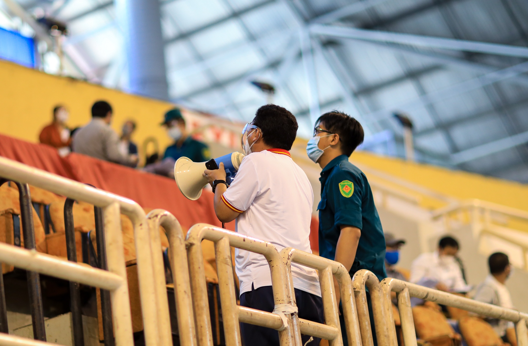 nha thi dau phu tho vang nguoi dan tiem vaccine anh 2