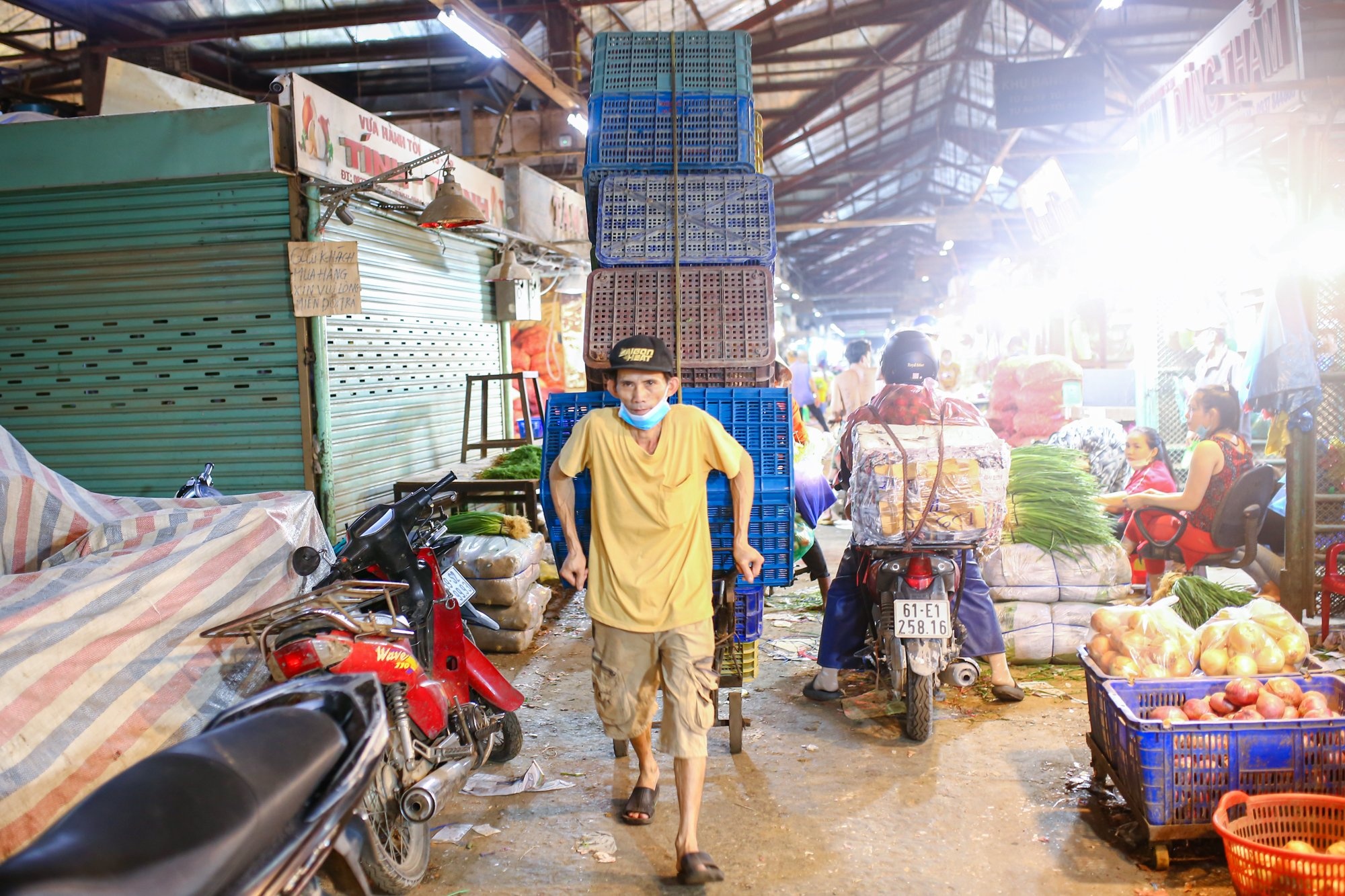 Nguoi dan khong deo khau trang anh 8