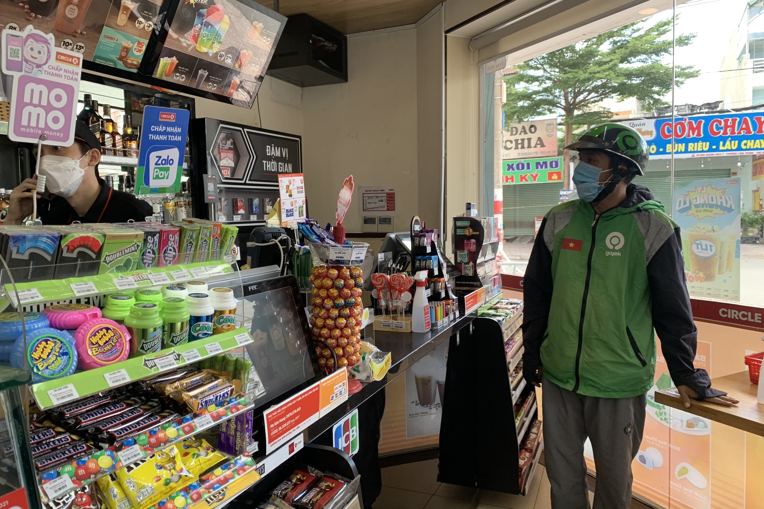 chay hang thuc pham che bien san anh 4