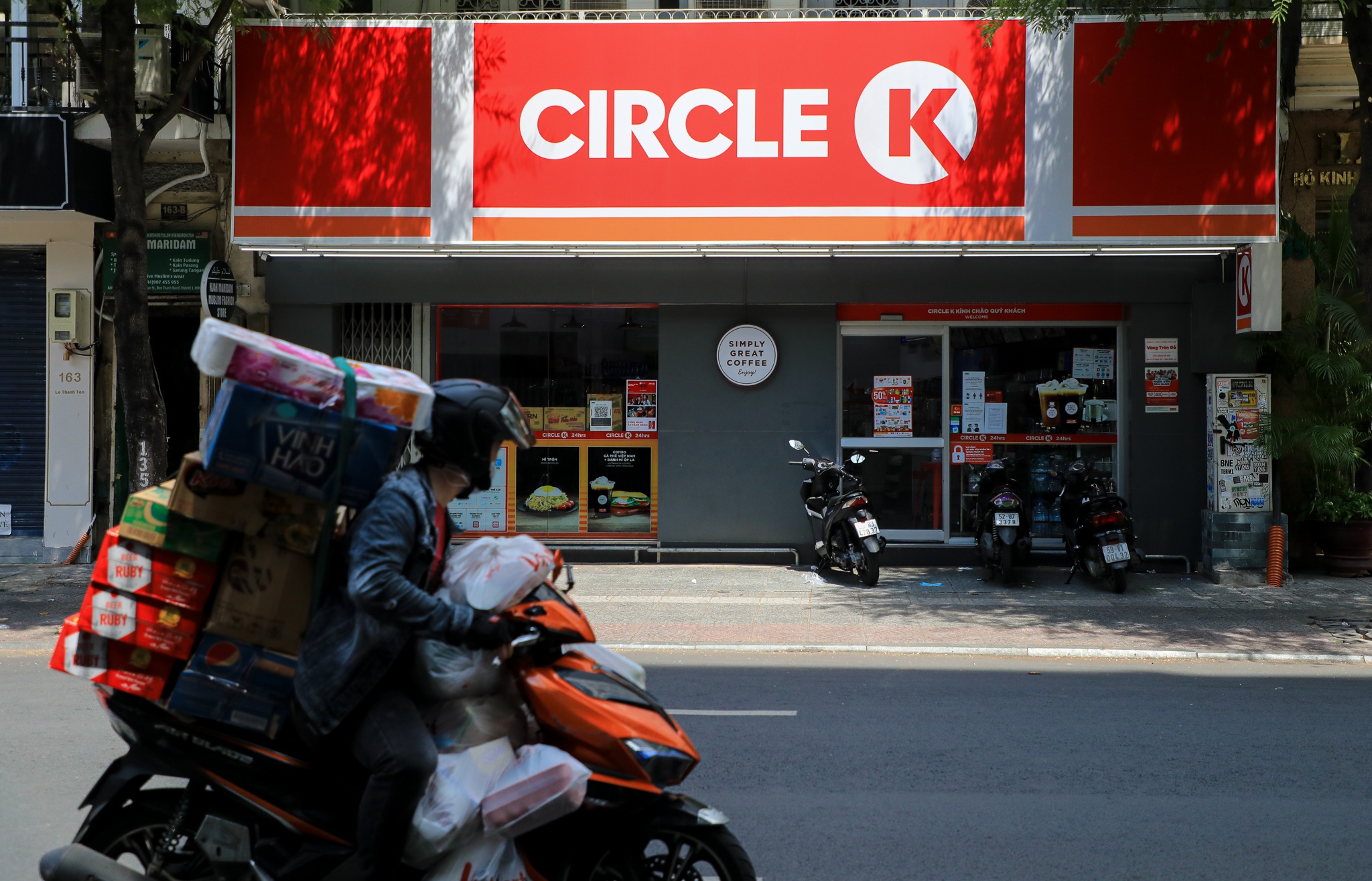 chay hang thuc pham che bien san anh 3