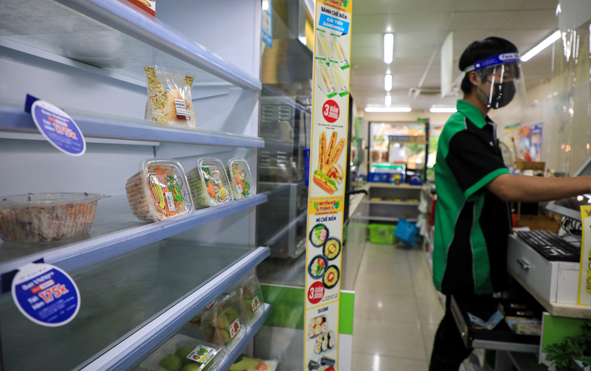 chay hang thuc pham che bien san anh 1