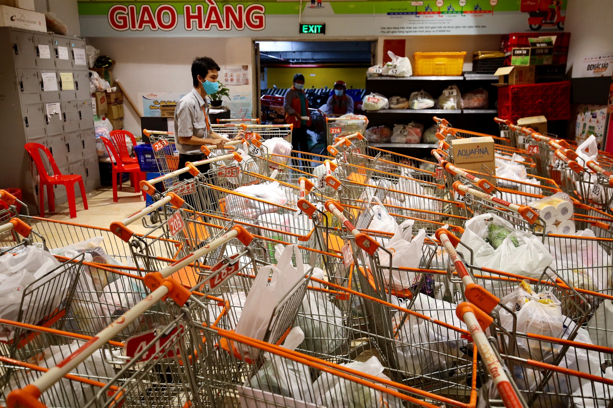 chay hang thuc pham che bien san anh 9