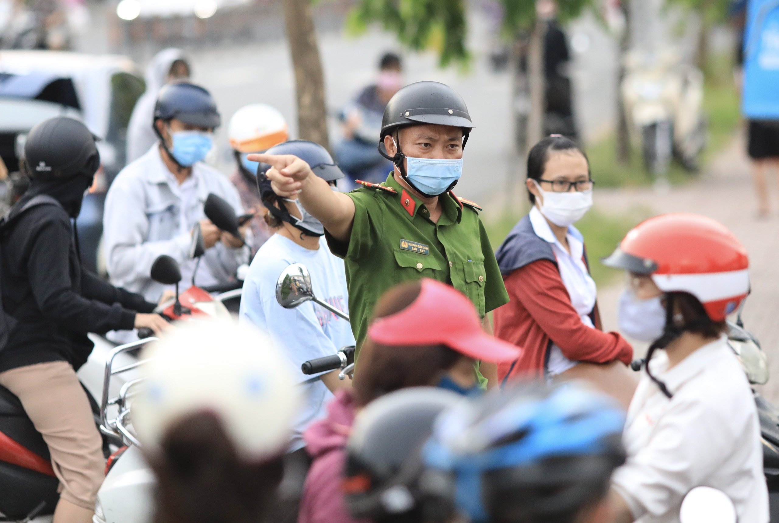 xep hang nhieu gio van khong vao duoc sieu thi anh 4