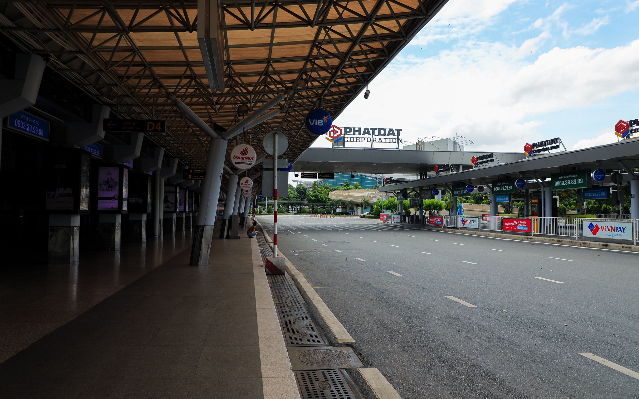 San bay Tan Son Nhat vang lang anh 4