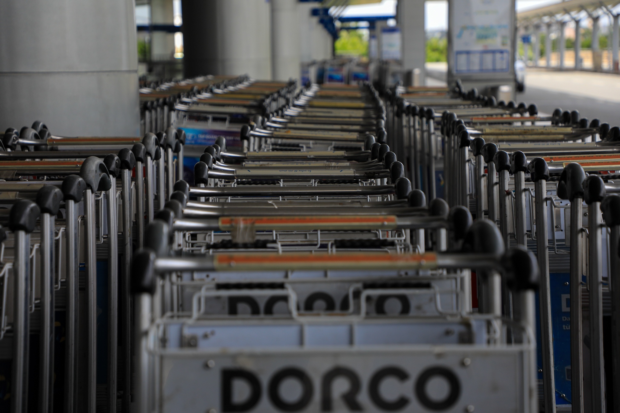 San bay Tan Son Nhat vang lang anh 13