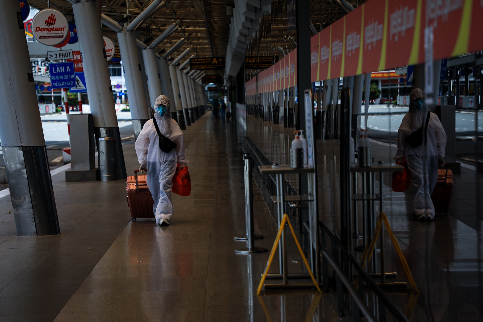 San bay Tan Son Nhat vang lang anh 8