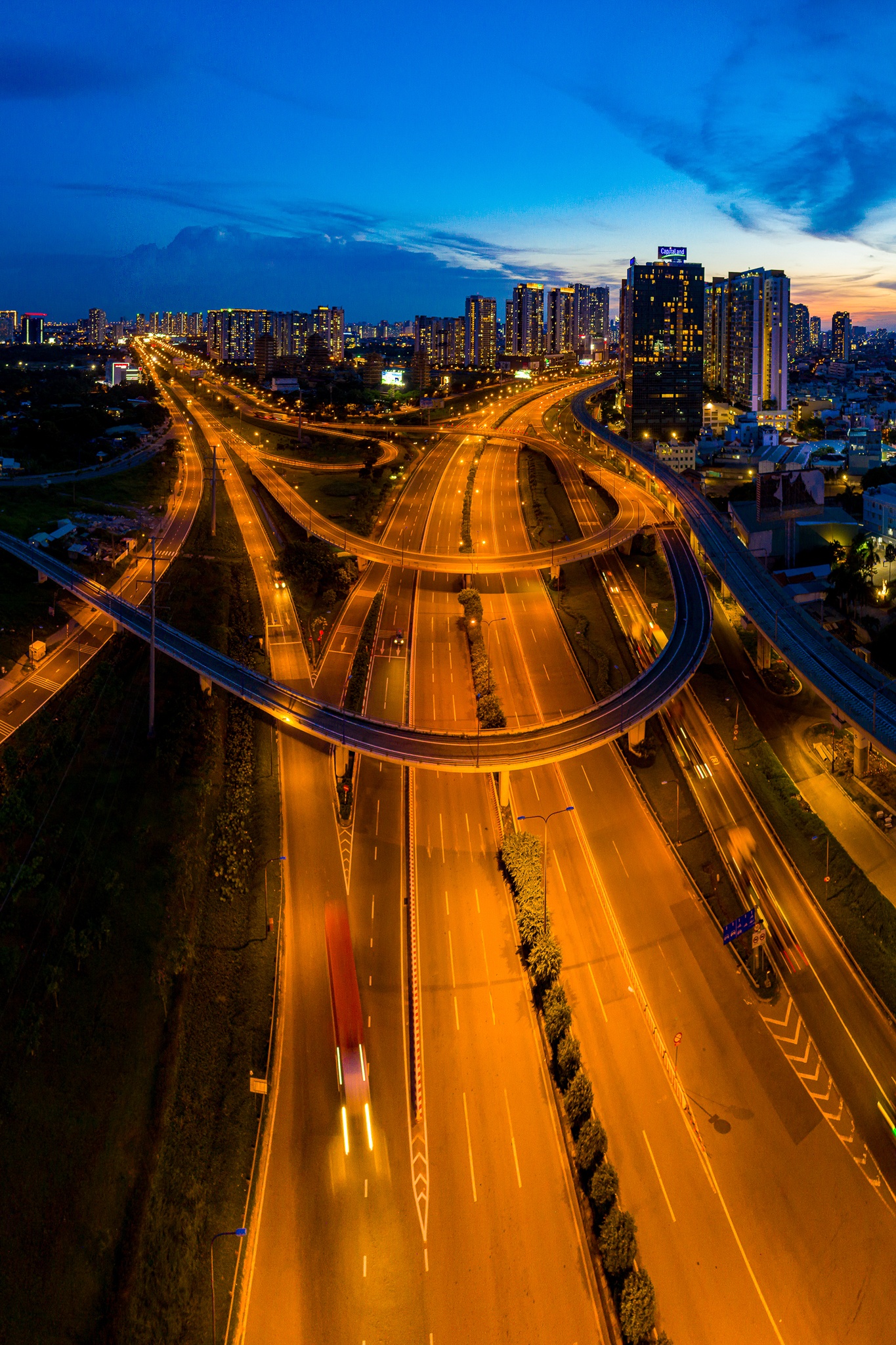 Nhung con duong vang bong nguoi o TP.HCM anh 25