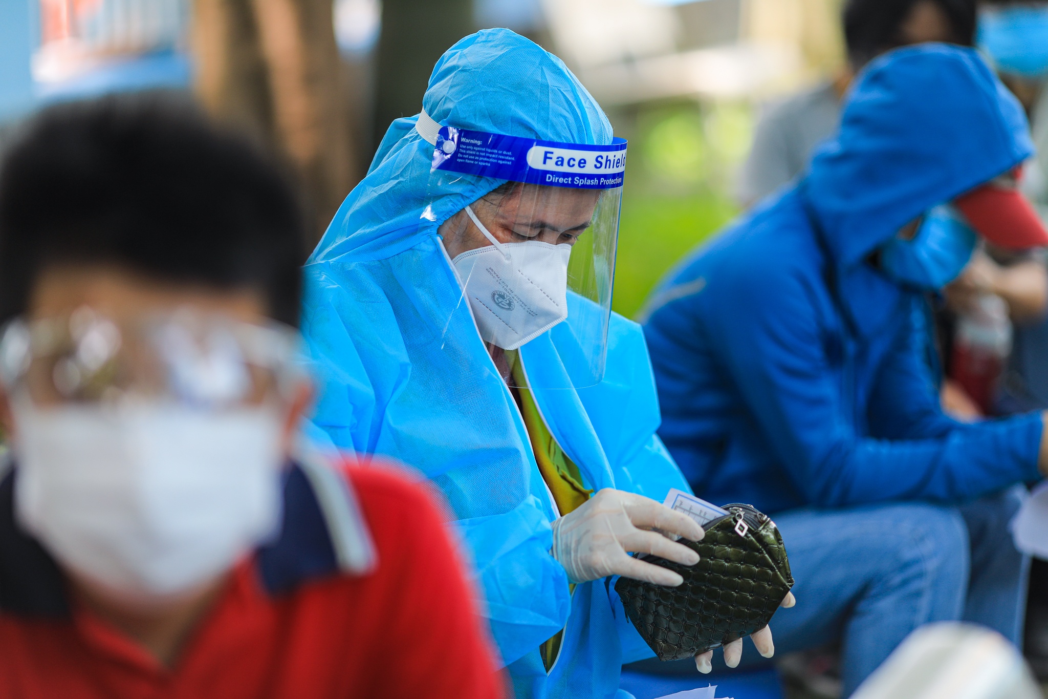 Nguoi dan cho nhieu gio tiem vaccine sinopharm anh 5