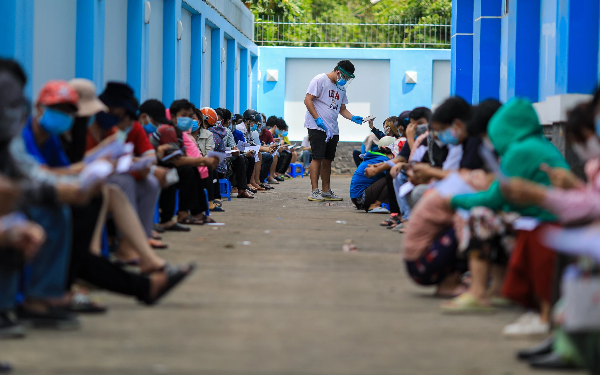 Nguoi dan cho nhieu gio tiem vaccine sinopharm anh 4