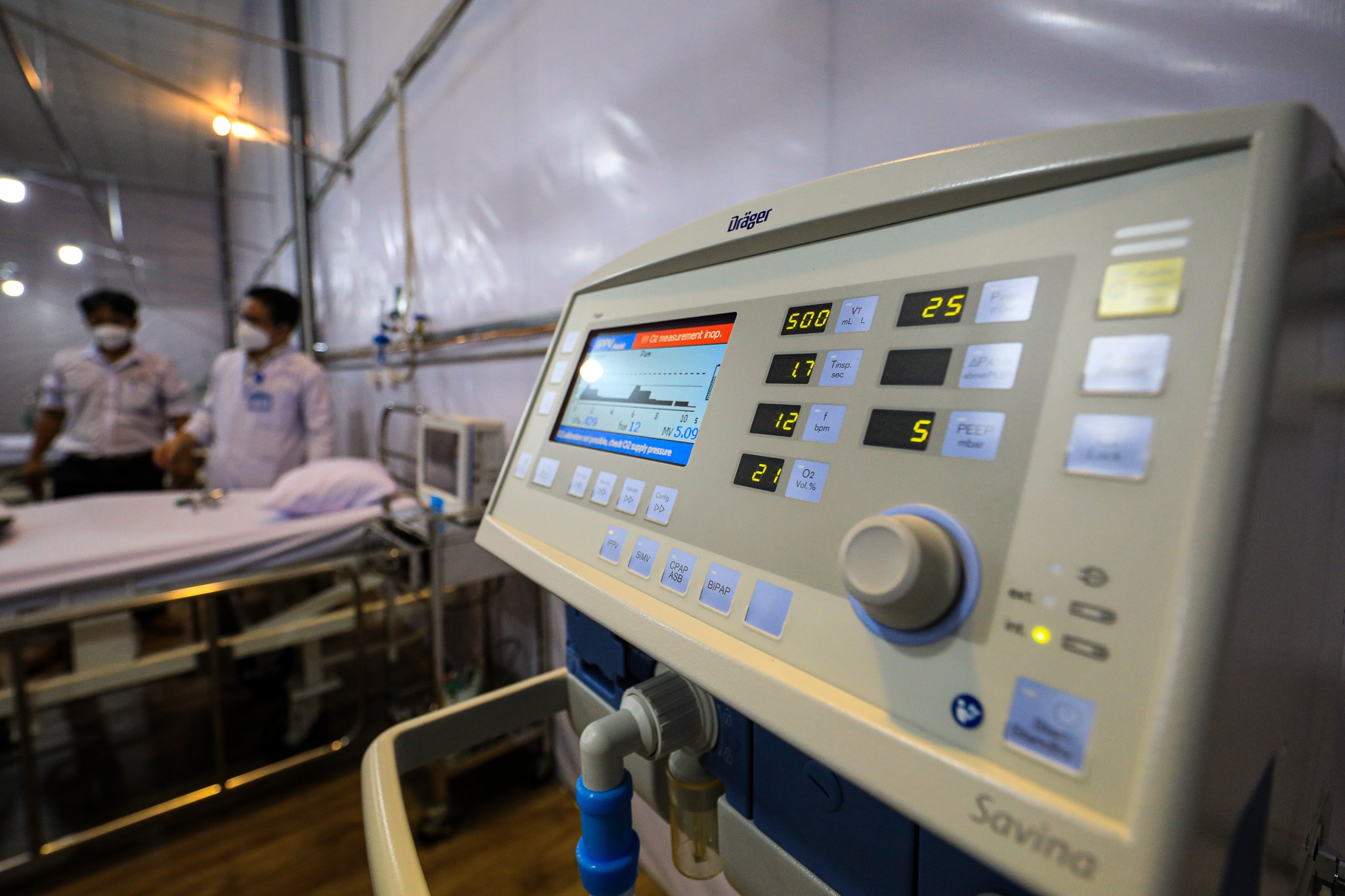 Benh vien dieu tri Covid-19 da tang trong khu hoi cho o TP.HCM hinh anh