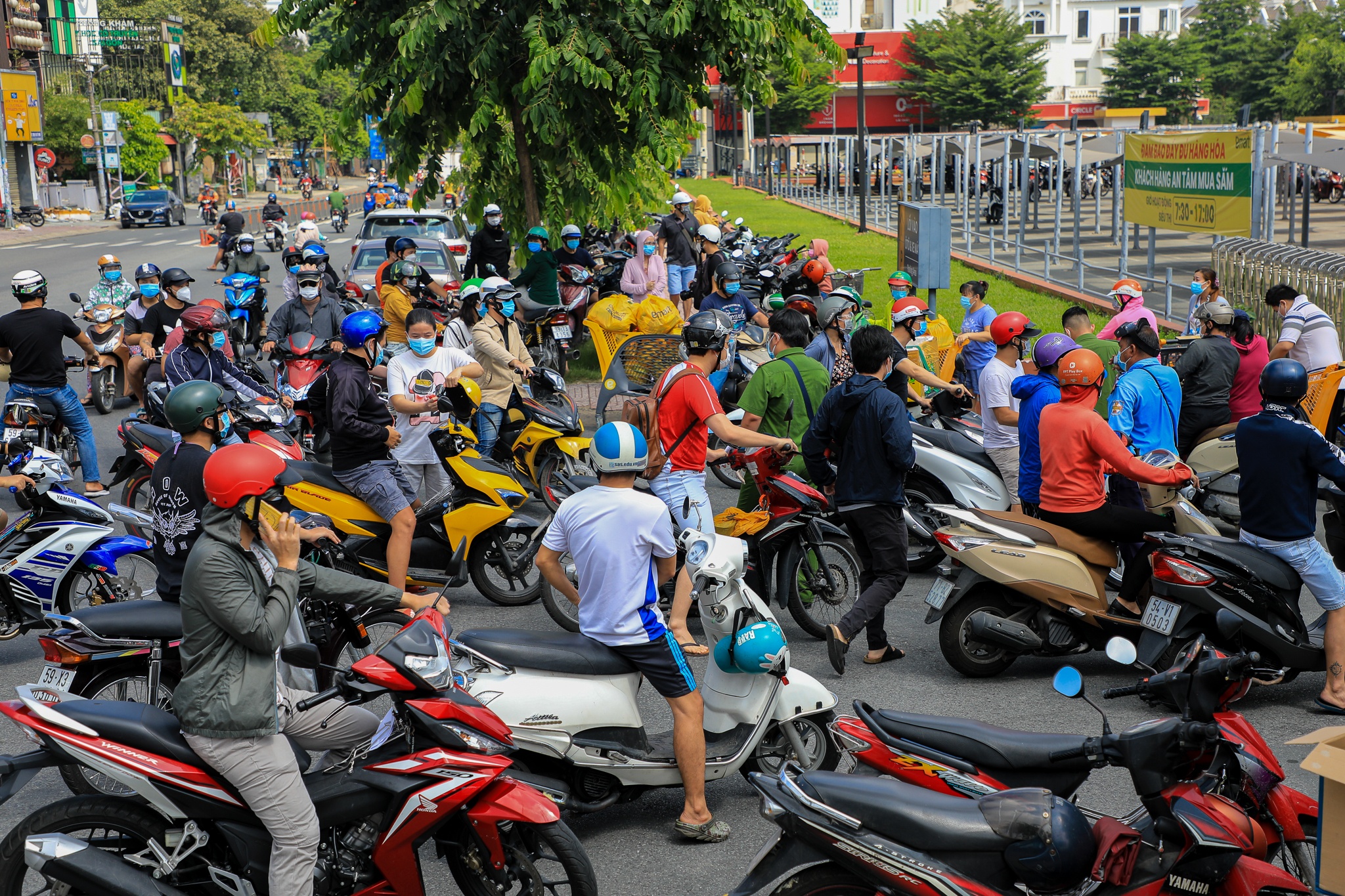 siet chat gian cach tai TP.HCM anh 8