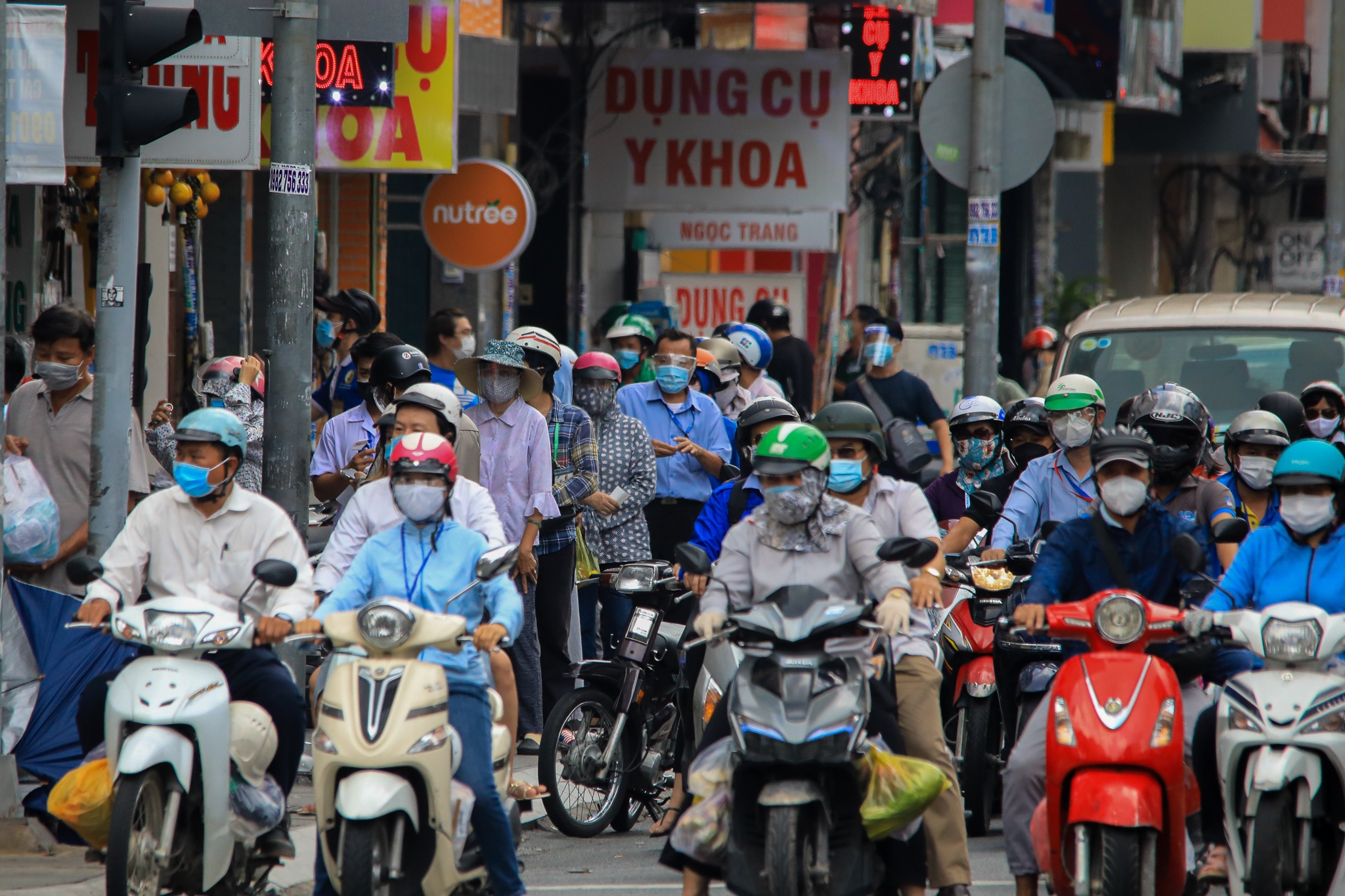 siet chat gian cach tai TP.HCM anh 6