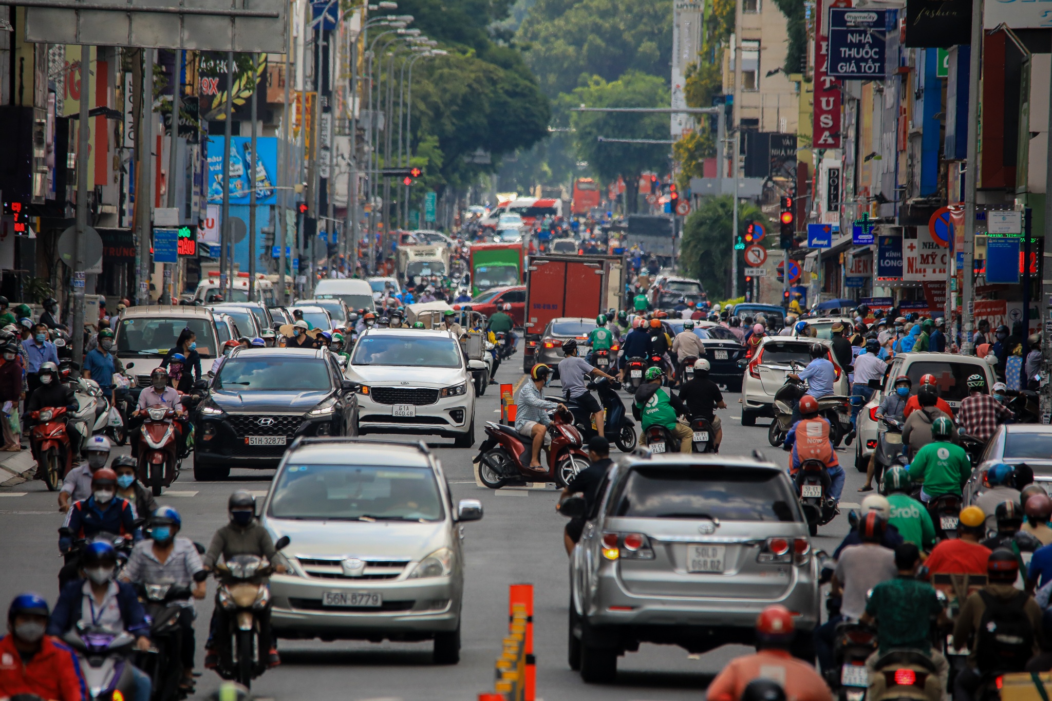 Duong pho TP.HCM sang 21/8 hinh anh