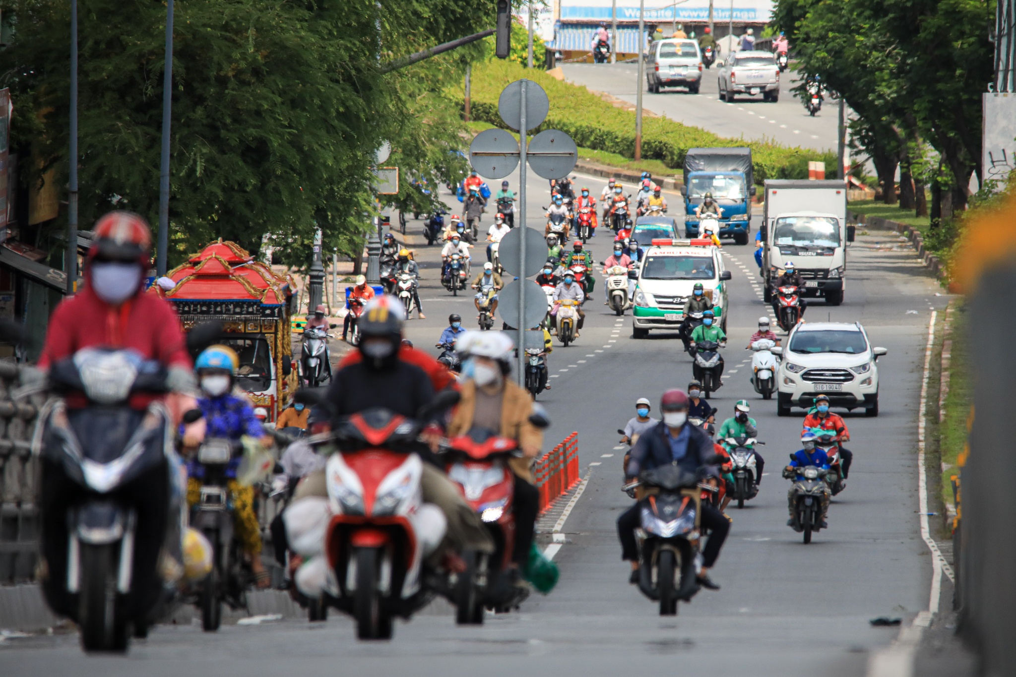 Duong pho dong duc TP.HCM anh 4