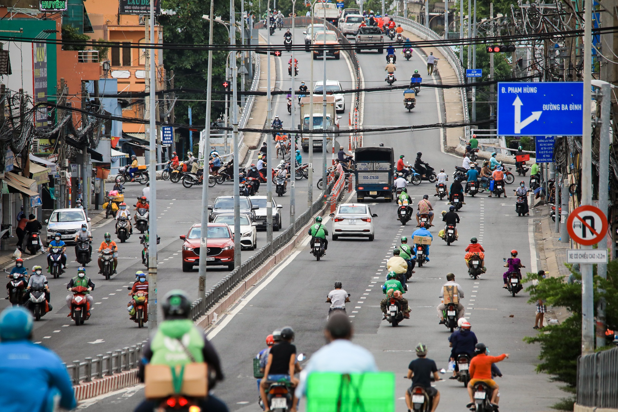 nguoi tren 50 tuoi tiem vaccine Covid-19 anh 1