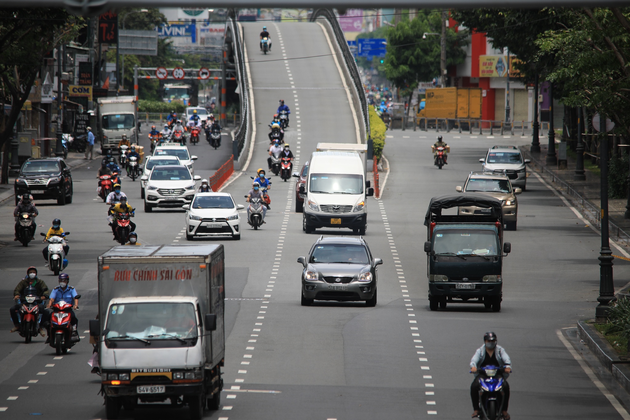 Bi thu Nen: 'Chung ta phai hy sinh nhieu thu de chien thang dich' anh 3