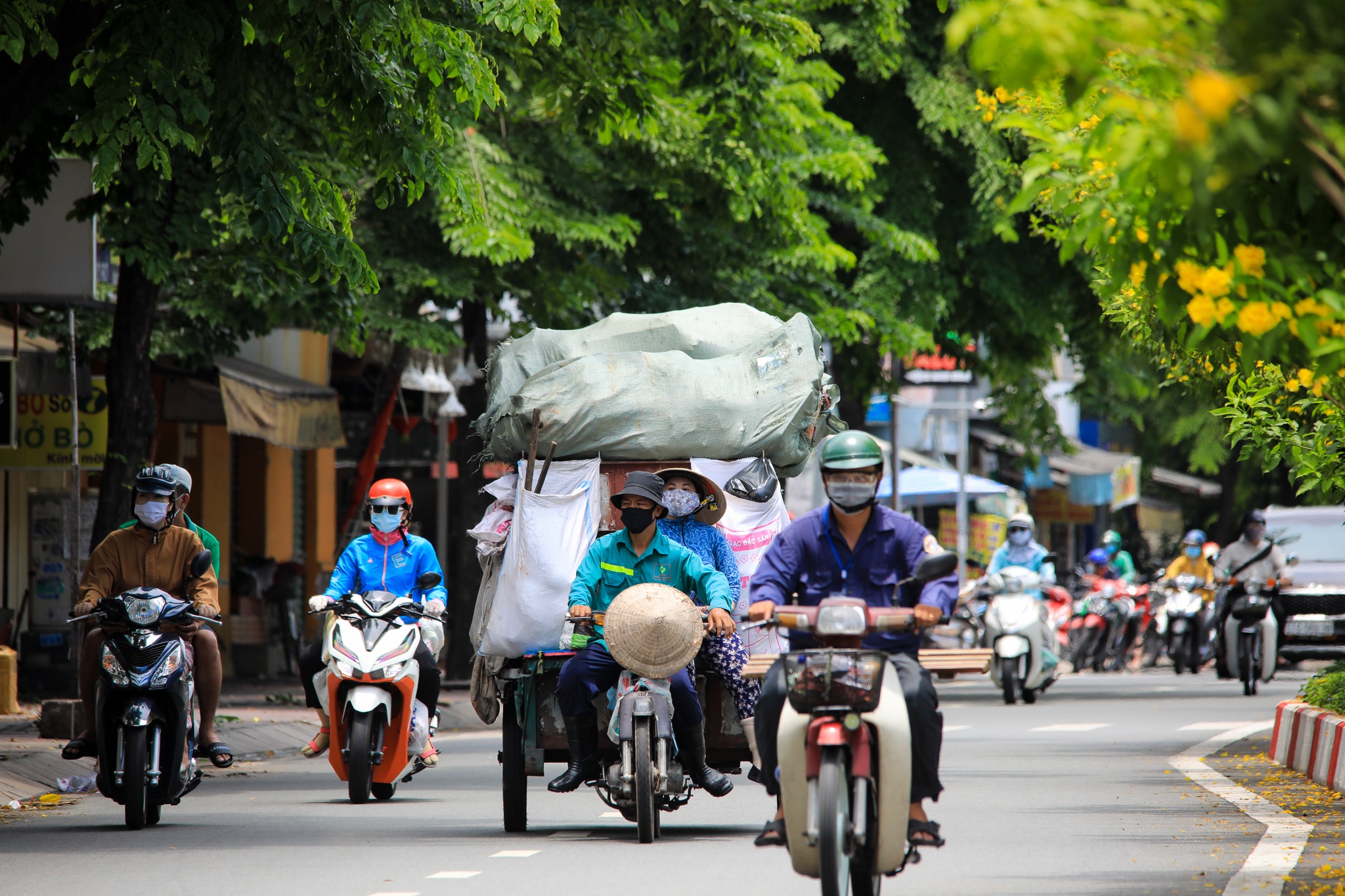 Duong pho dong duc TP.HCM anh 9