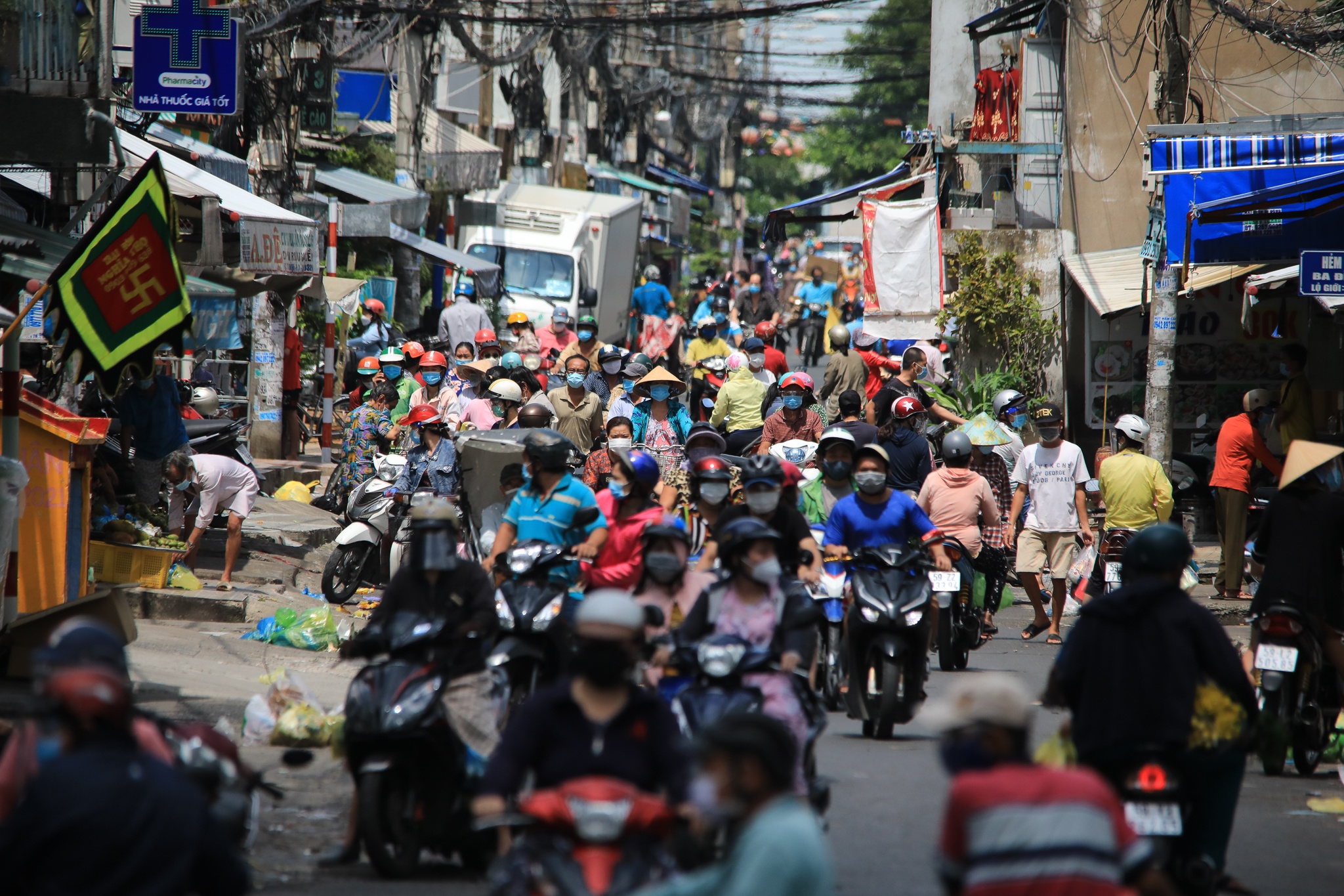 Duong pho dong duc TP.HCM anh 2