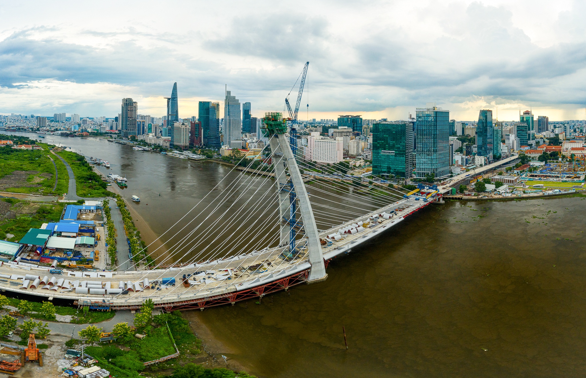 Can canh cau Thu Thiem 2 sau khi hop long hinh anh