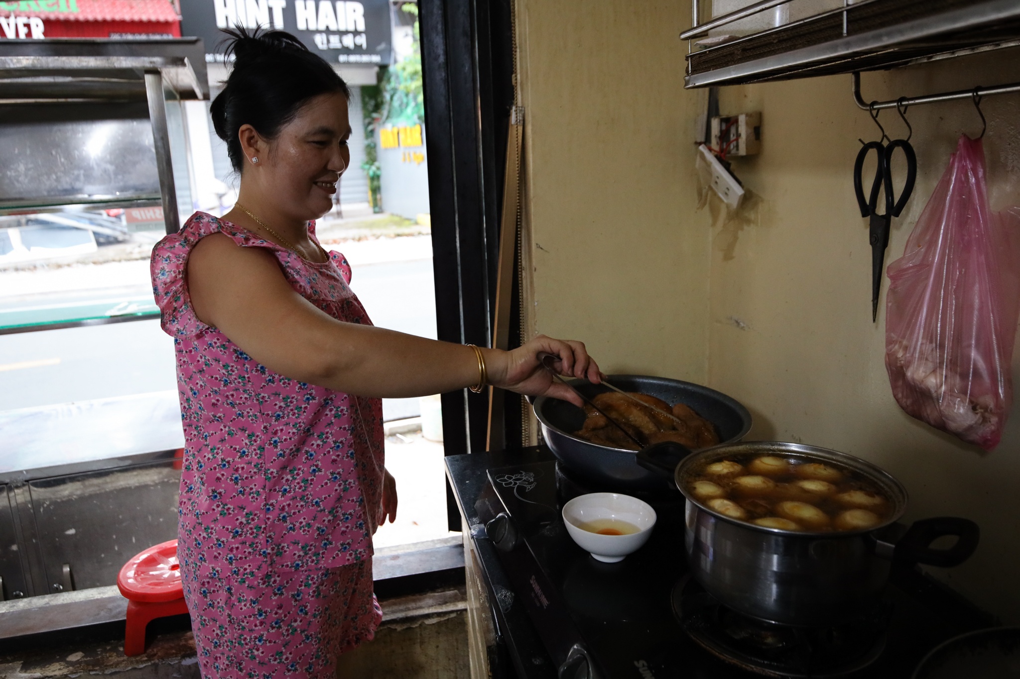 hang quan mo cua tro lai TP.HCM anh 5