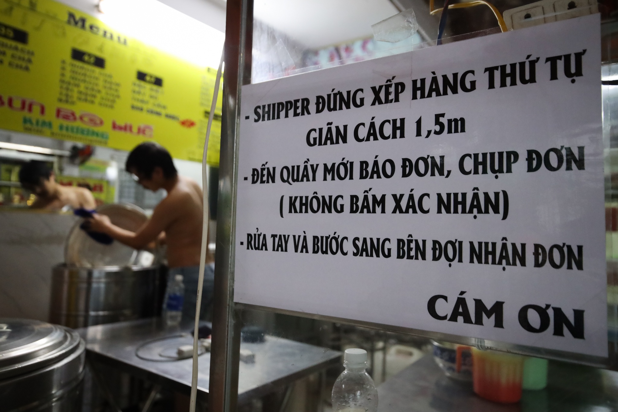 hang quan mo cua tro lai TP.HCM anh 7