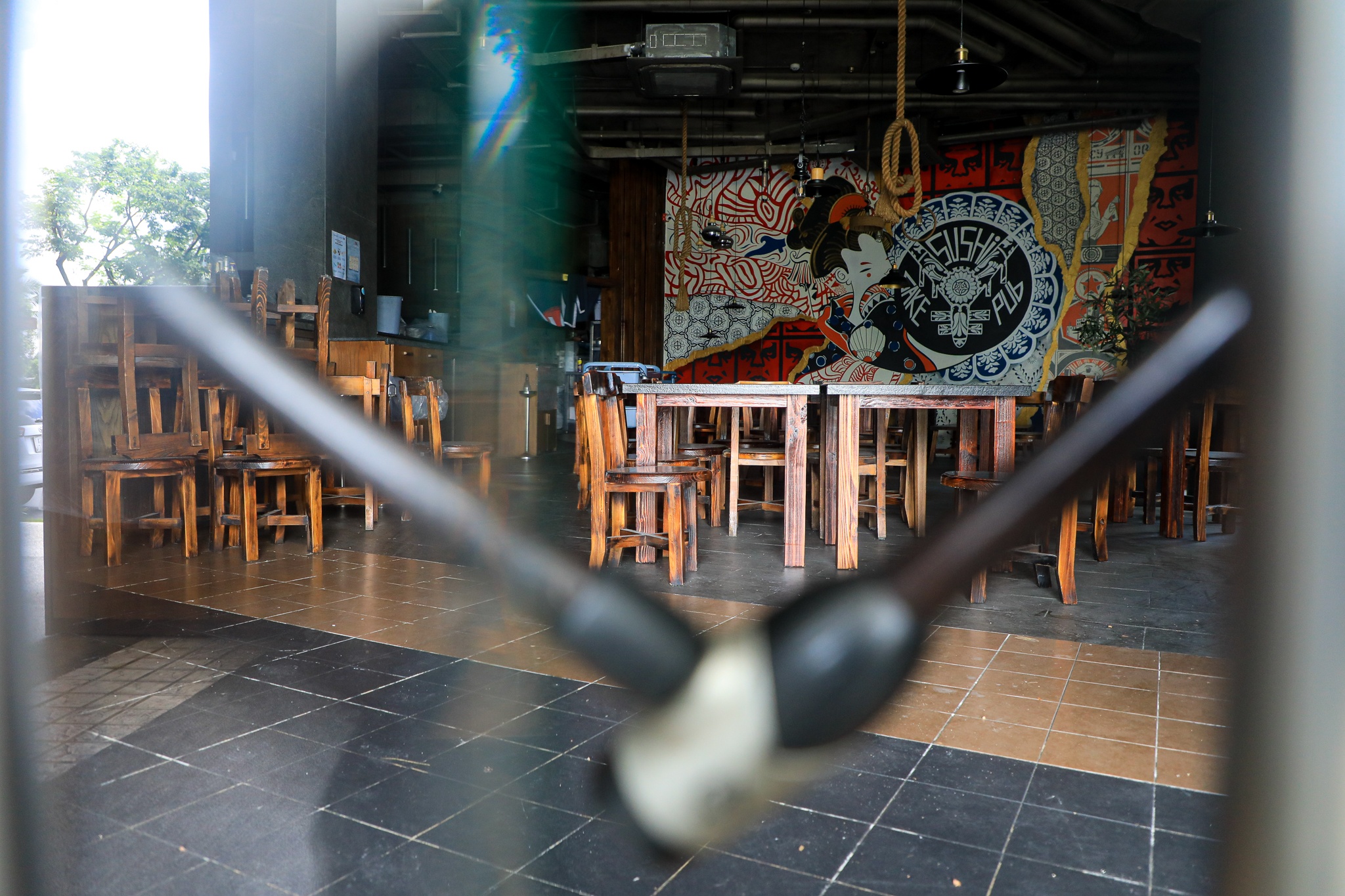 Hang quan dong cua truoc ngay thi diem mo cua quan 7 anh 2