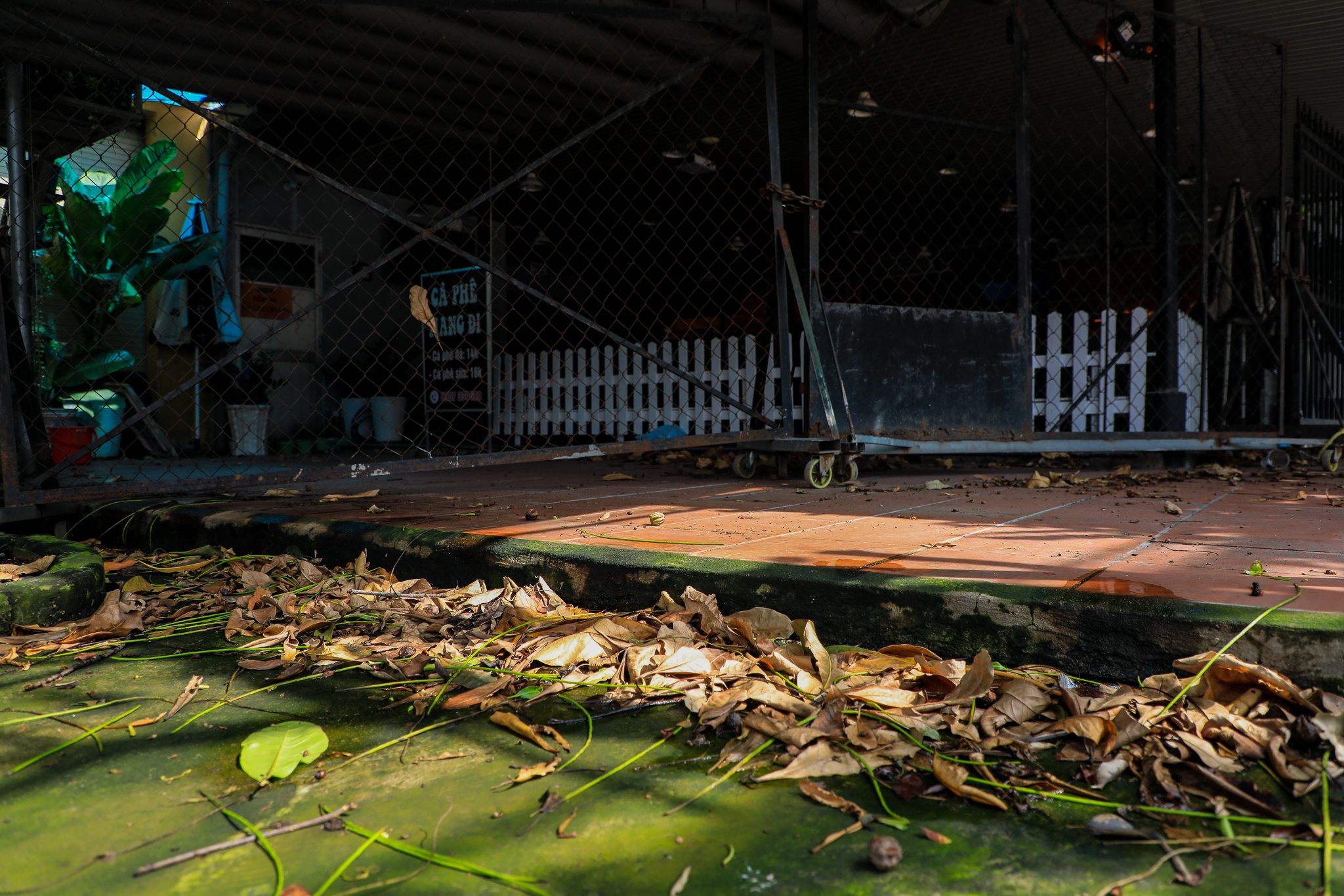 Hang quan dong cua ngay dau thi diem mo cua Cu CHi anh 3