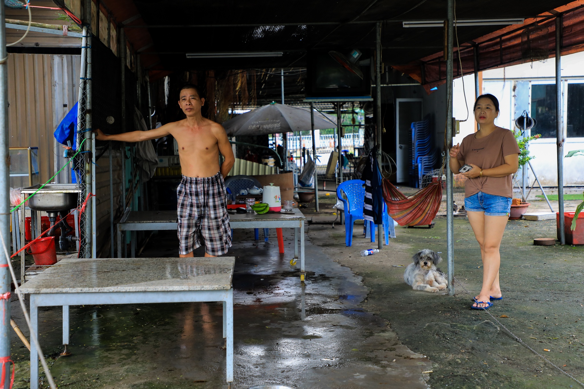 Hang quan dong cua ngay dau thi diem mo cua Cu CHi anh 8