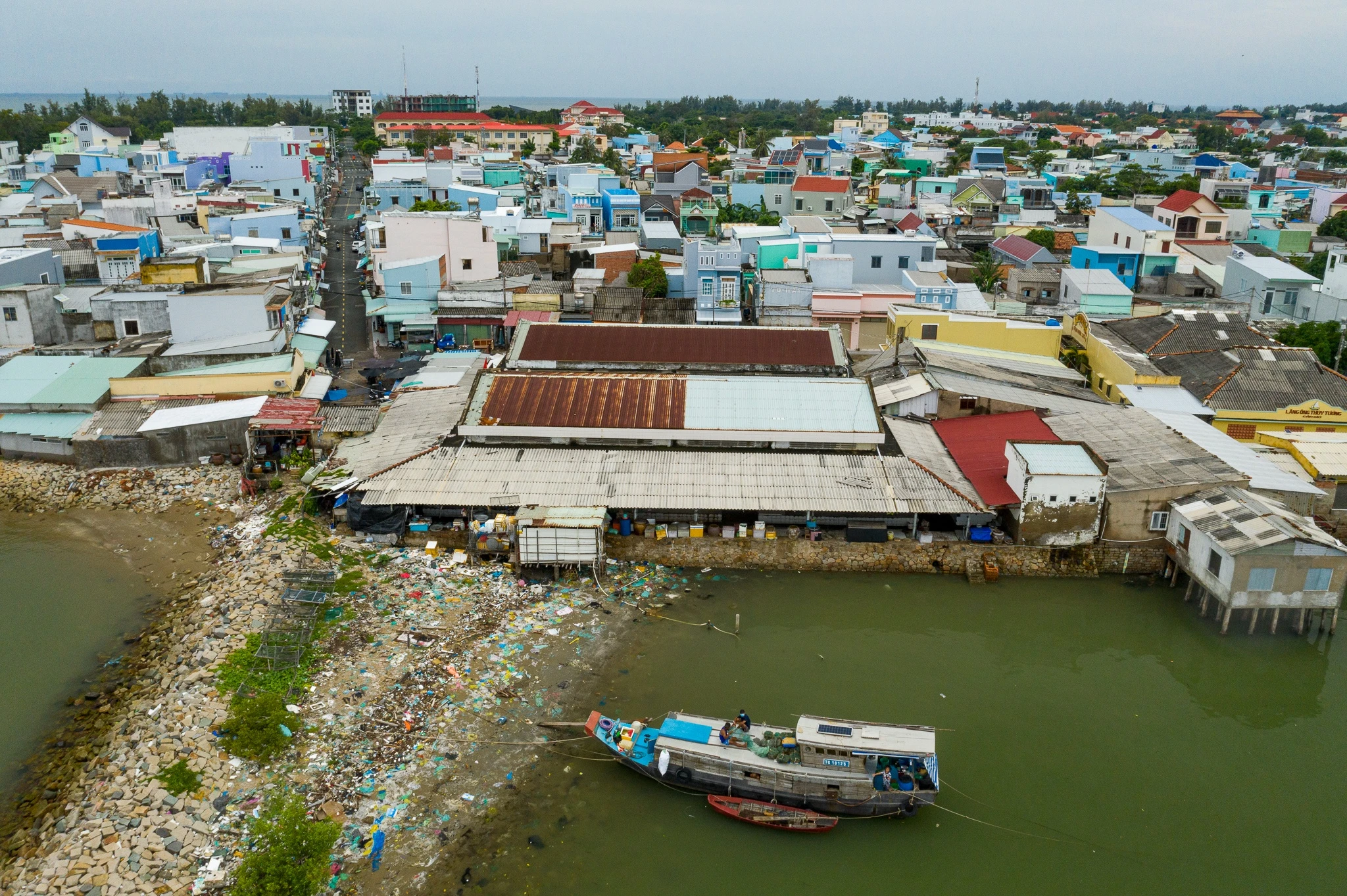 Nguoi dan can gio di cho anh 8