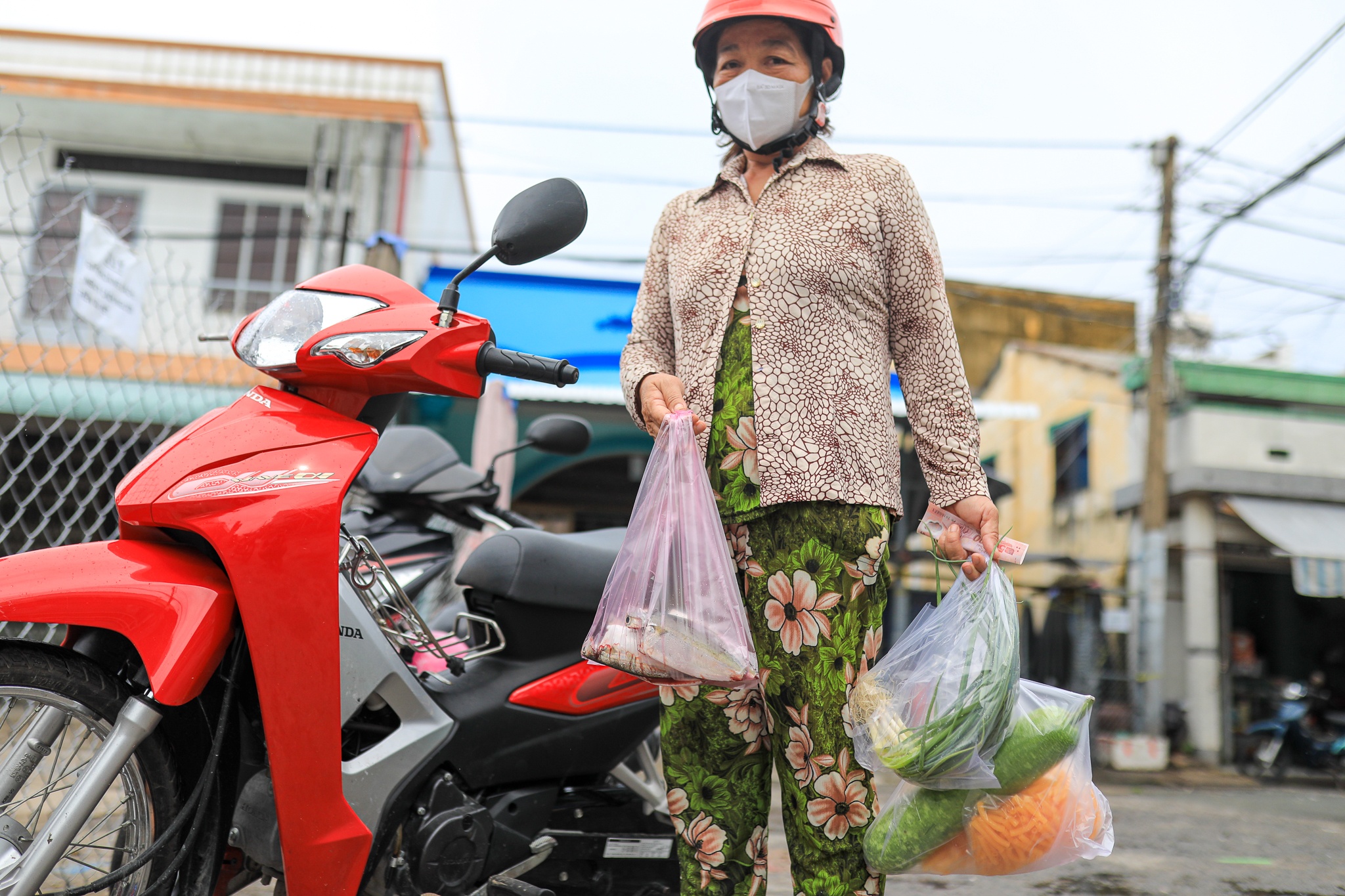 Nguoi dan can gio di cho anh 4