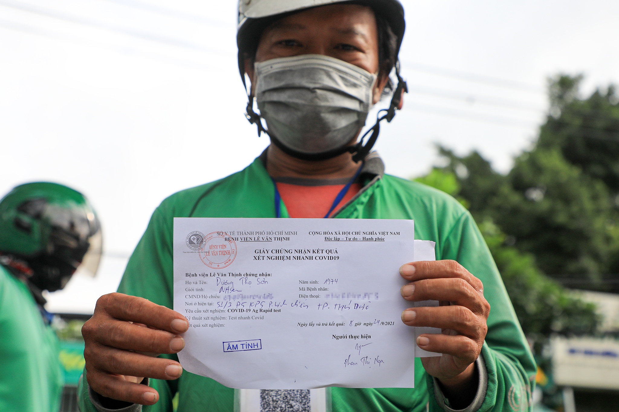 shipper  tu xet nghiem covid-19 anh 9