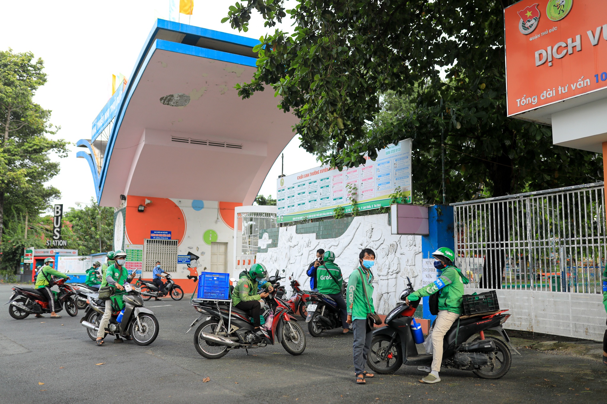 shipper  tu xet nghiem covid-19 anh 7