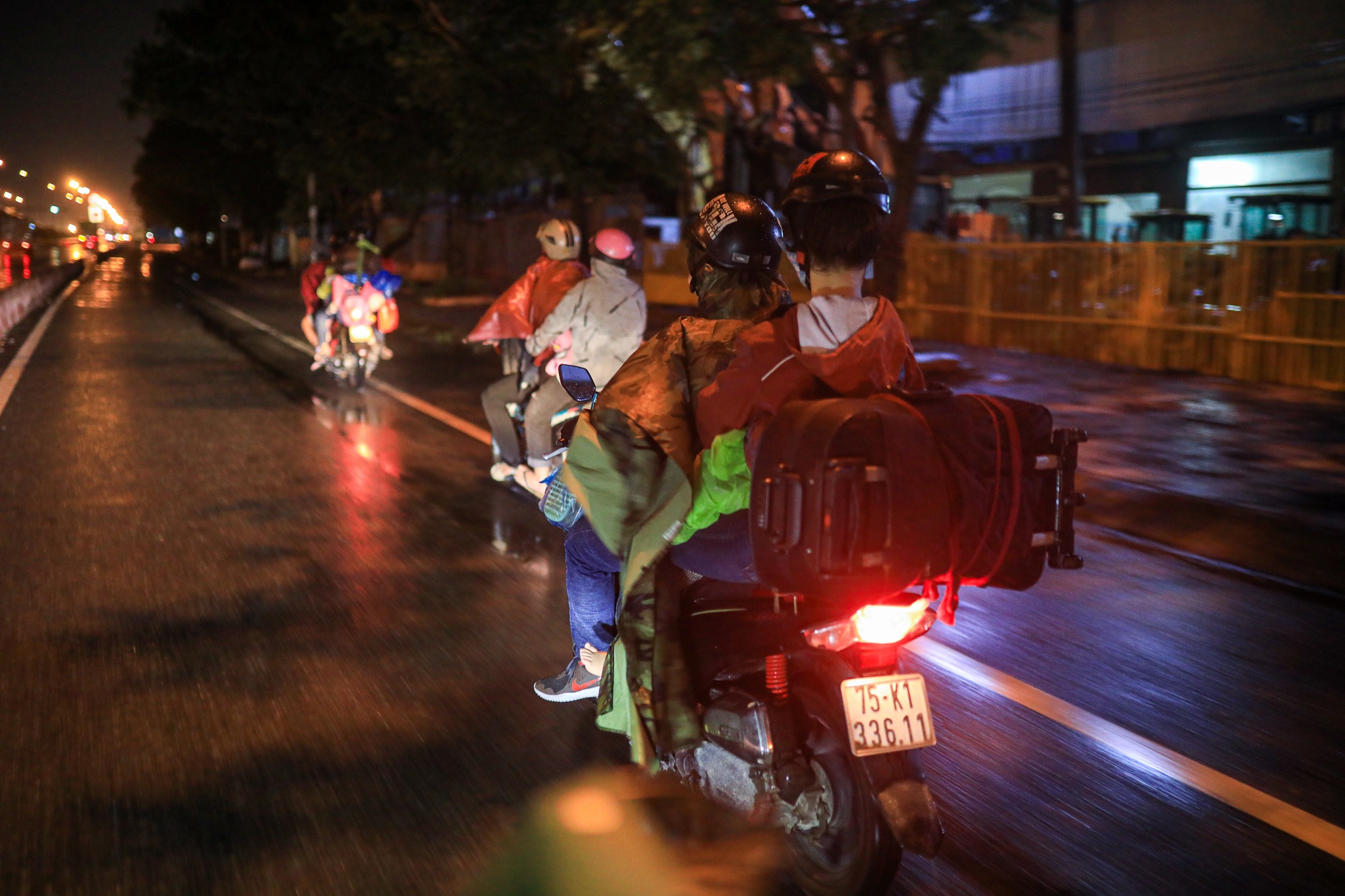 nguoi dan mien trung tu phat ve que anh 7