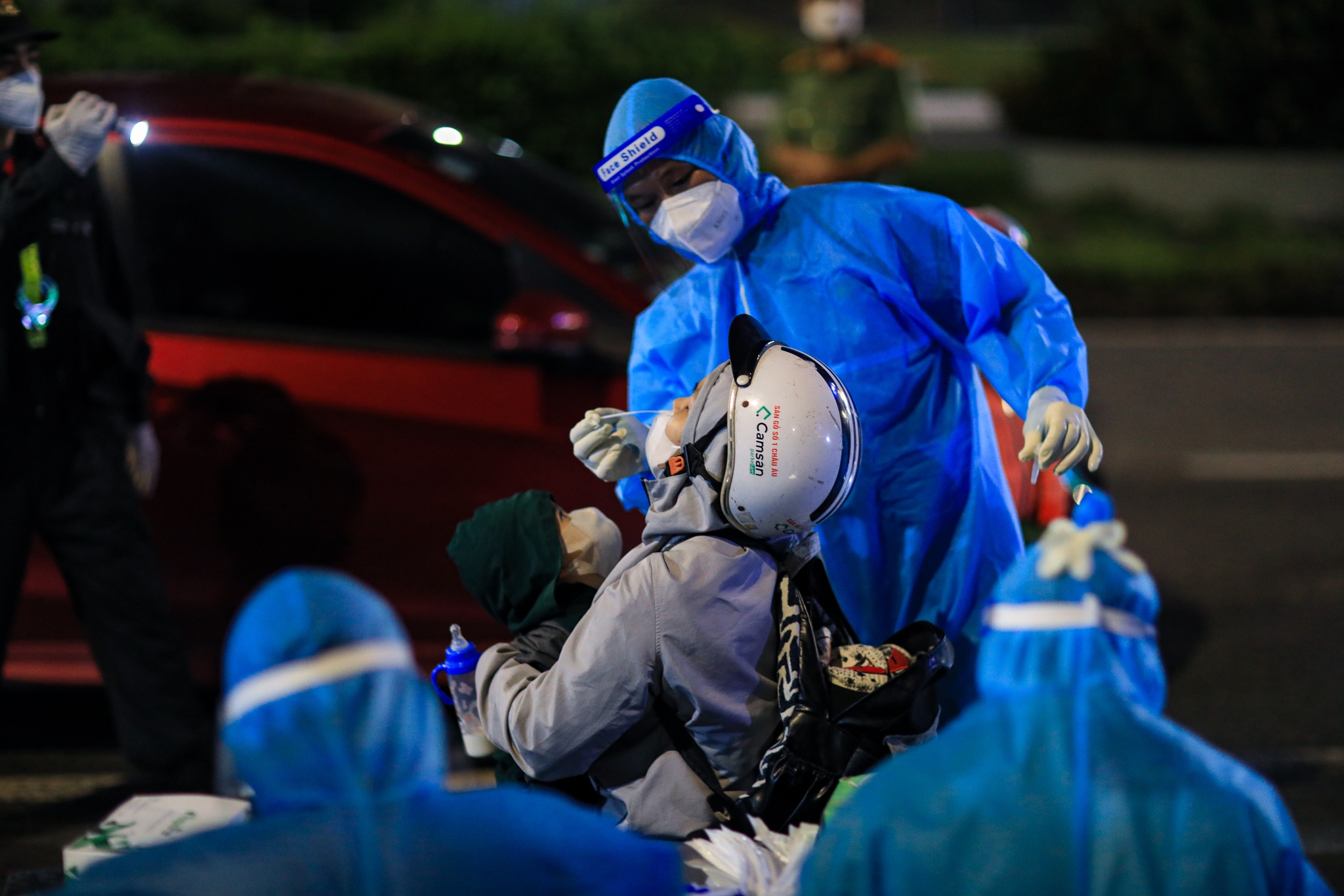 nguoi dan mien tay xuyen dem ve que anh 9