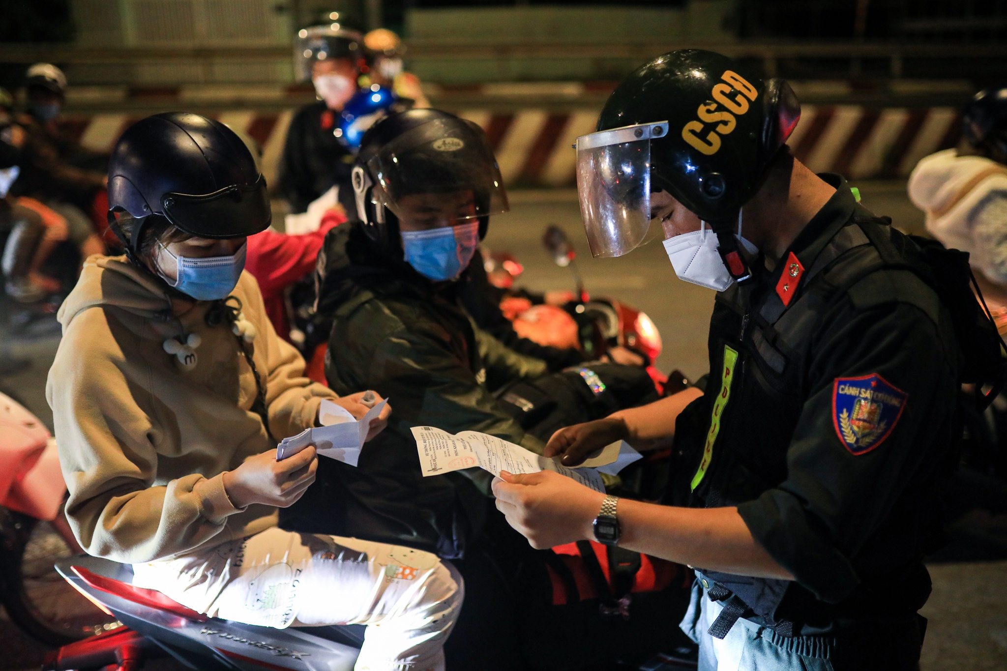 nguoi dan mien tay xuyen dem ve que anh 2