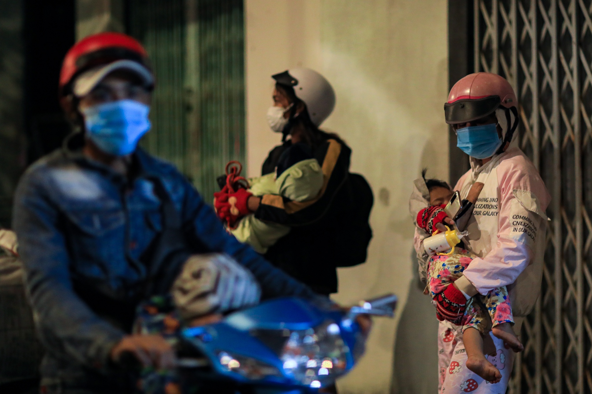 nguoi dan mien tay xuyen dem ve que anh 5