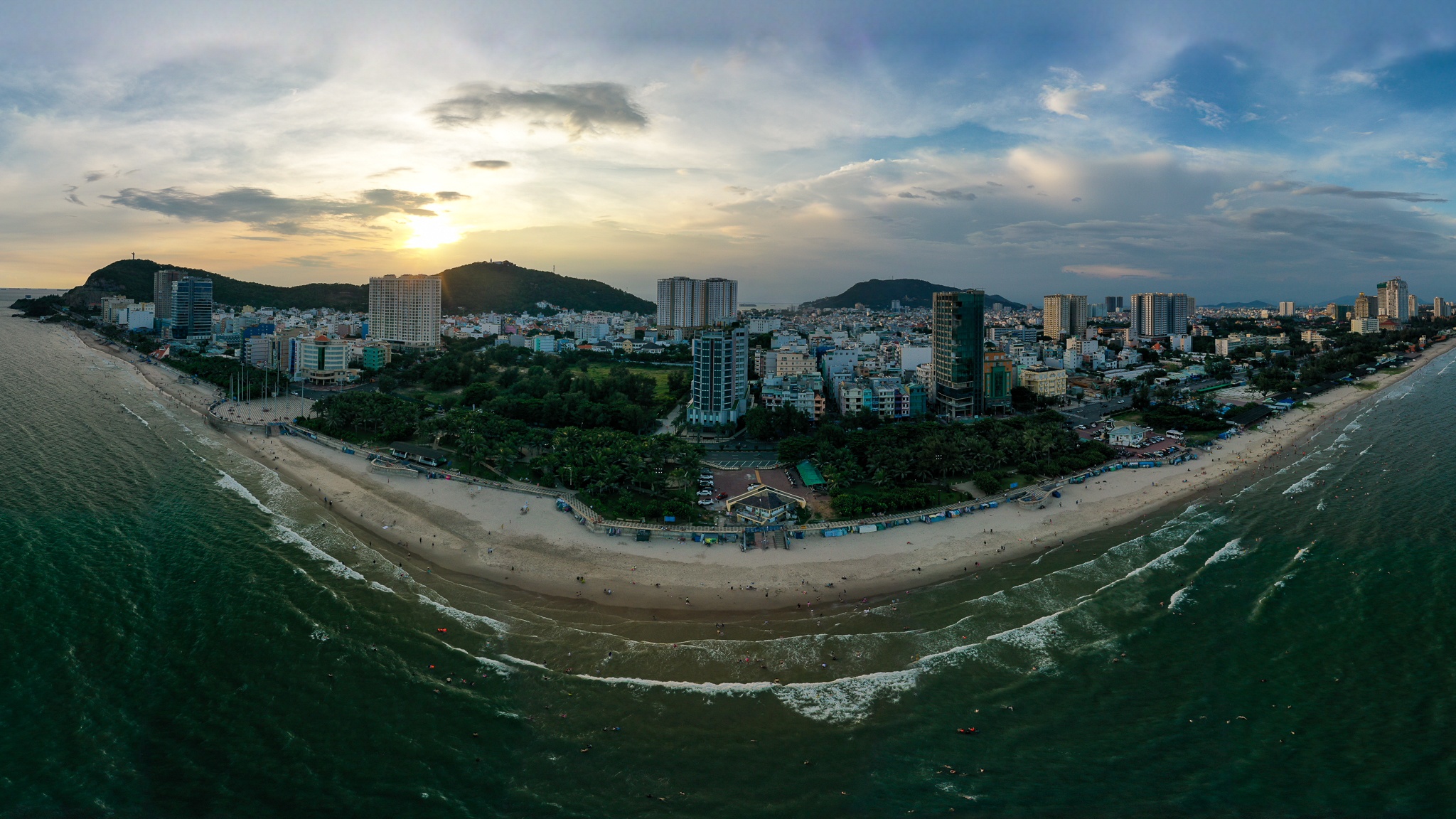 Bien Vung Tau nhon nhip anh 3
