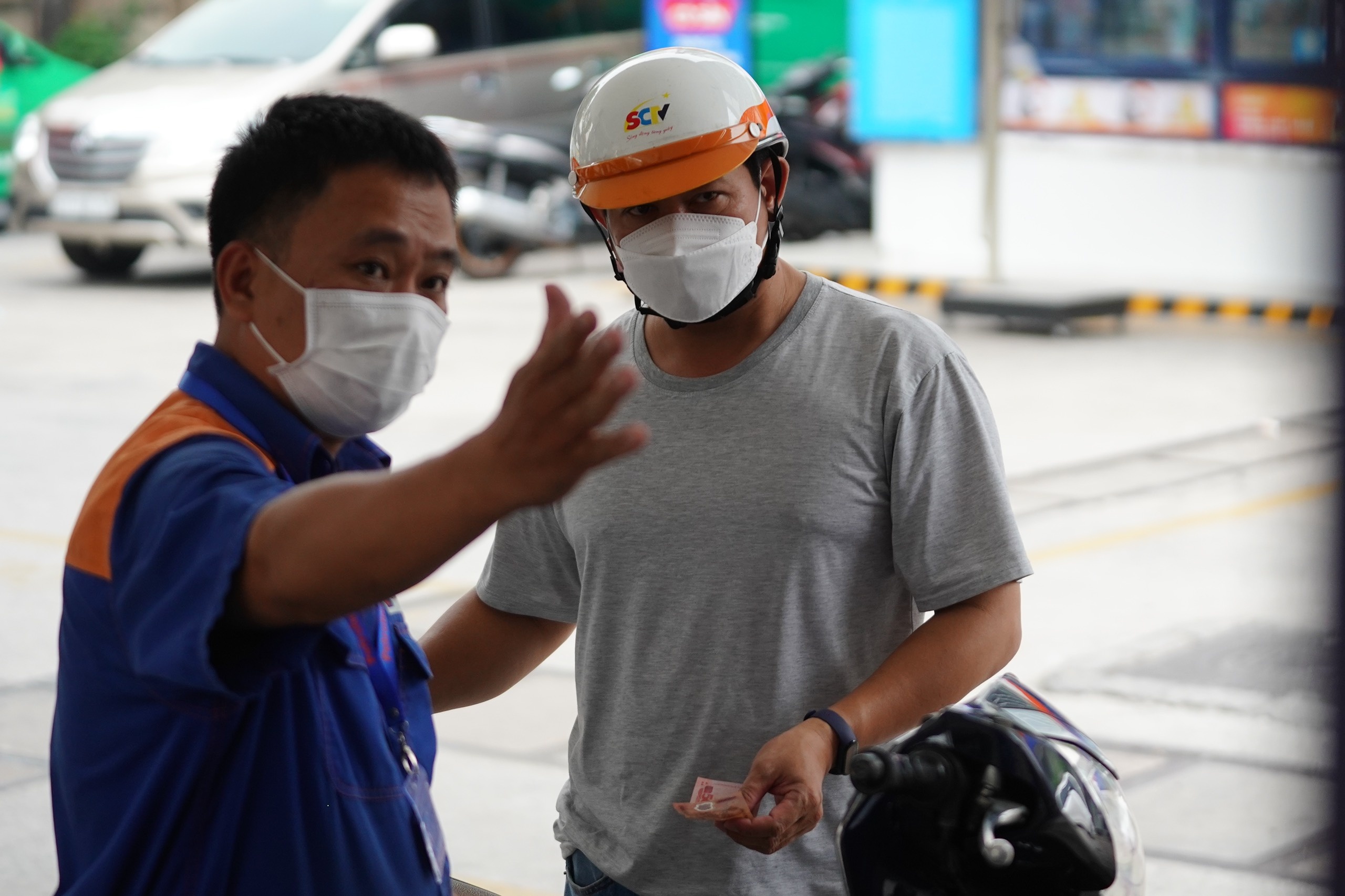 cua hang xang dau tphcm het xang anh 8