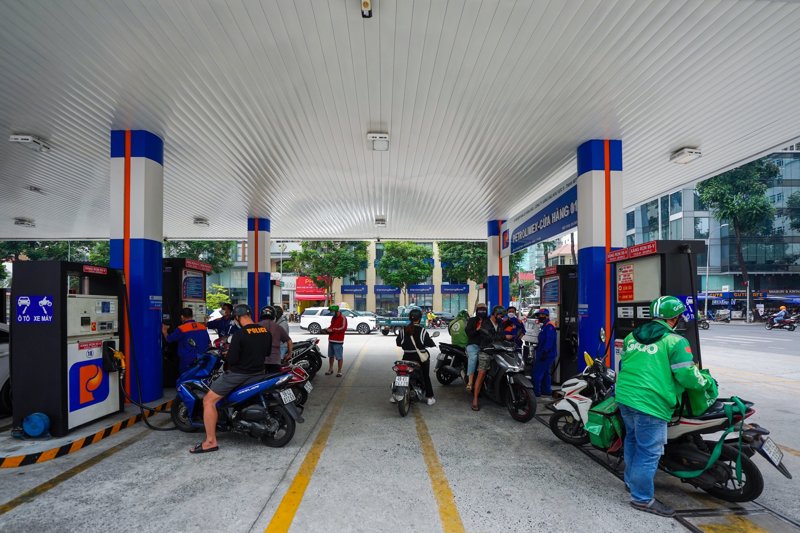 cua hang xang dau tphcm het xang anh 5