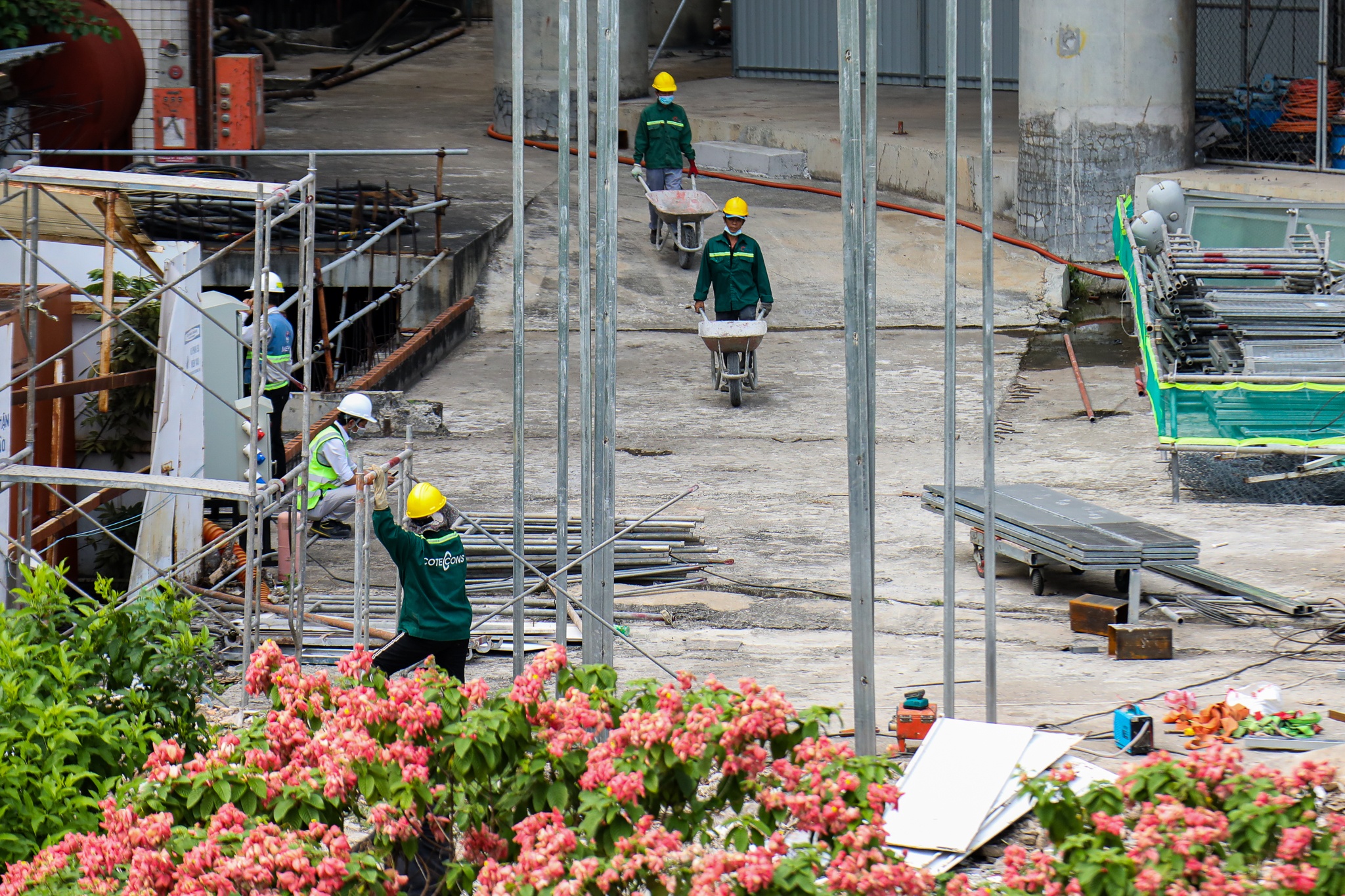 Toa nha Saigon One Tower thi cong tro lai anh 8