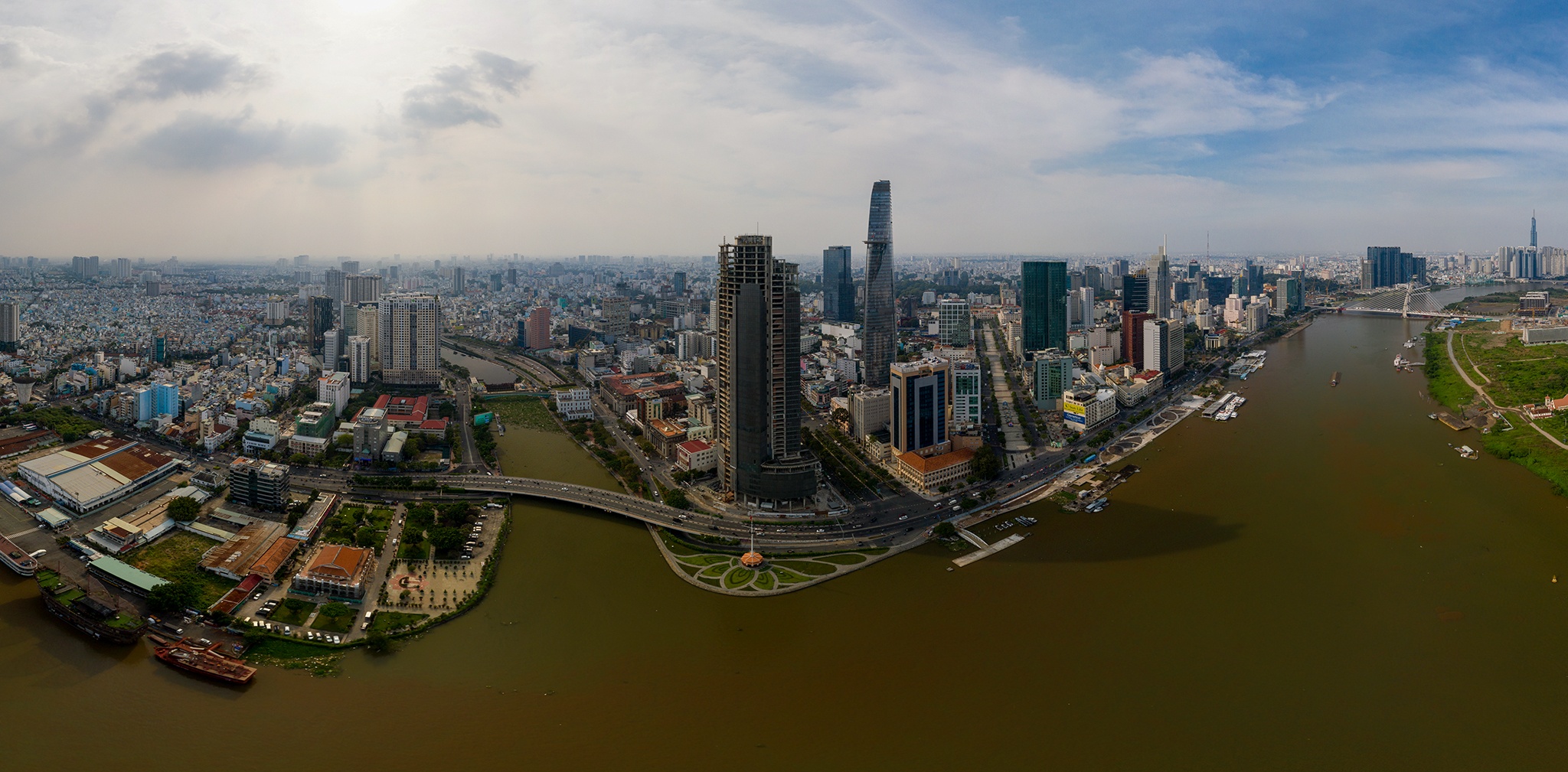 Toa nha Saigon One Tower thi cong tro lai anh 1