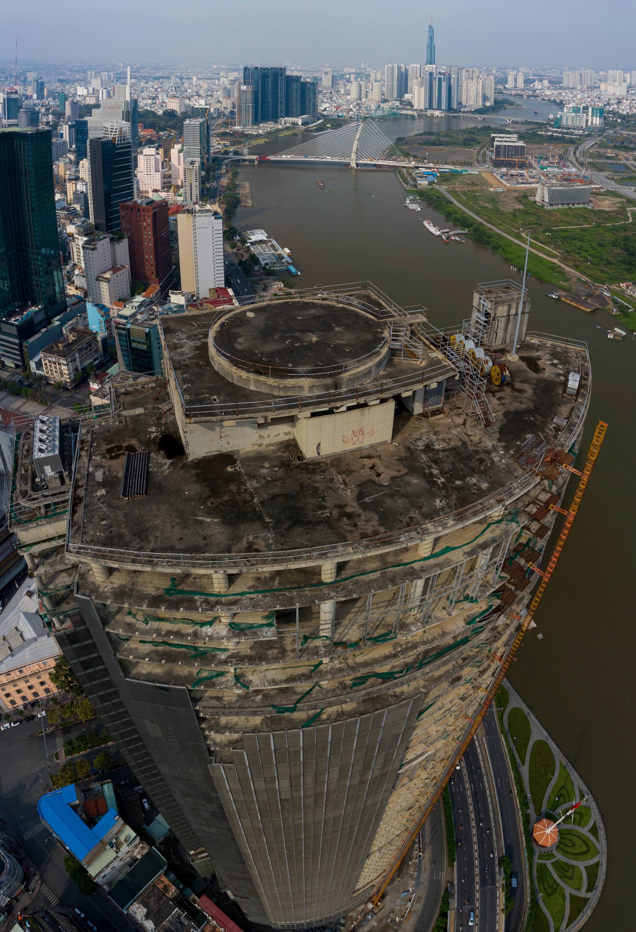 Toa nha Saigon One Tower thi cong tro lai anh 3