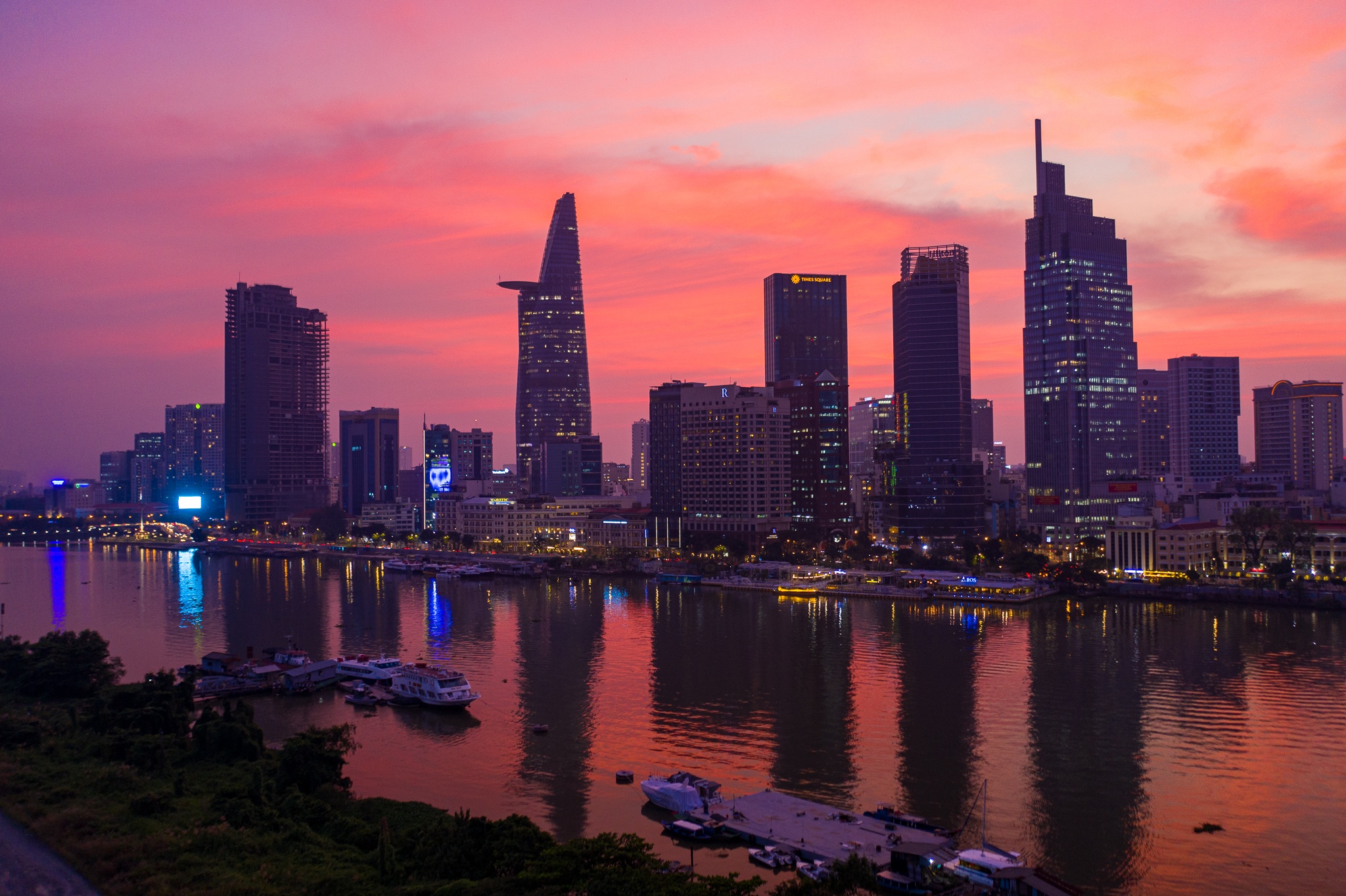 Toa nha Saigon One Tower thi cong tro lai anh 10