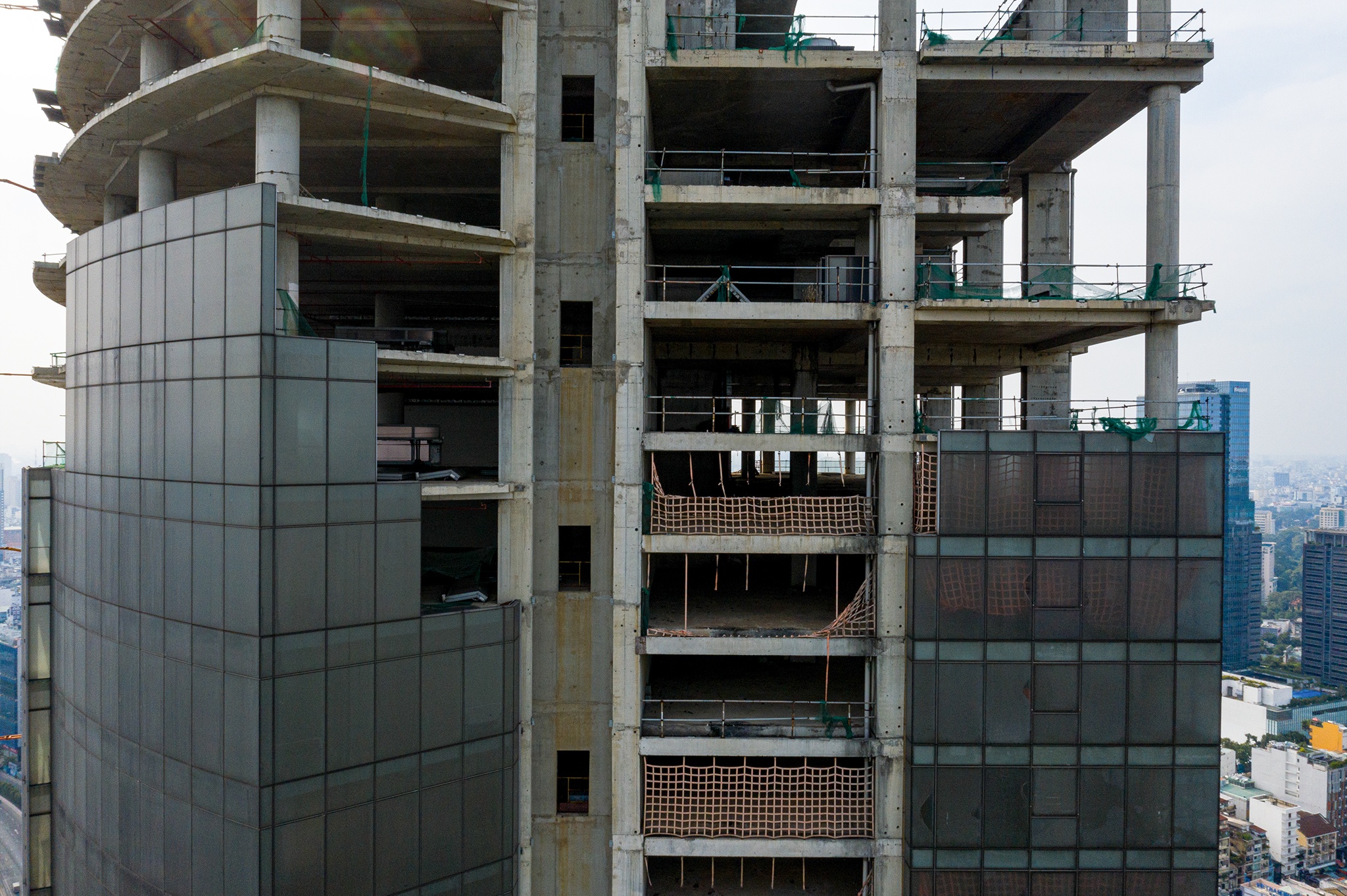 Toa nha Saigon One Tower thi cong tro lai anh 9