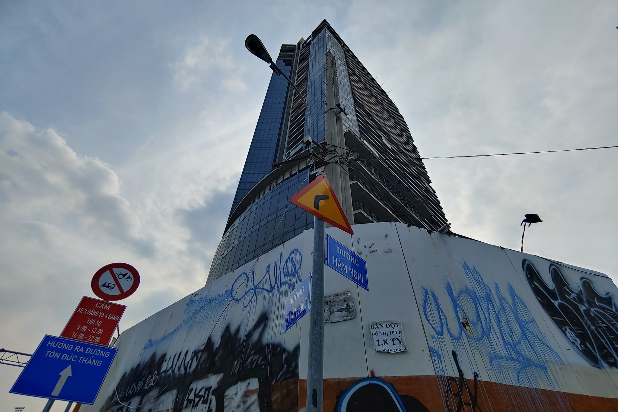 Viva Land lien tuc mua cac toa nha tram trieu USD tai Viet Nam anh 2