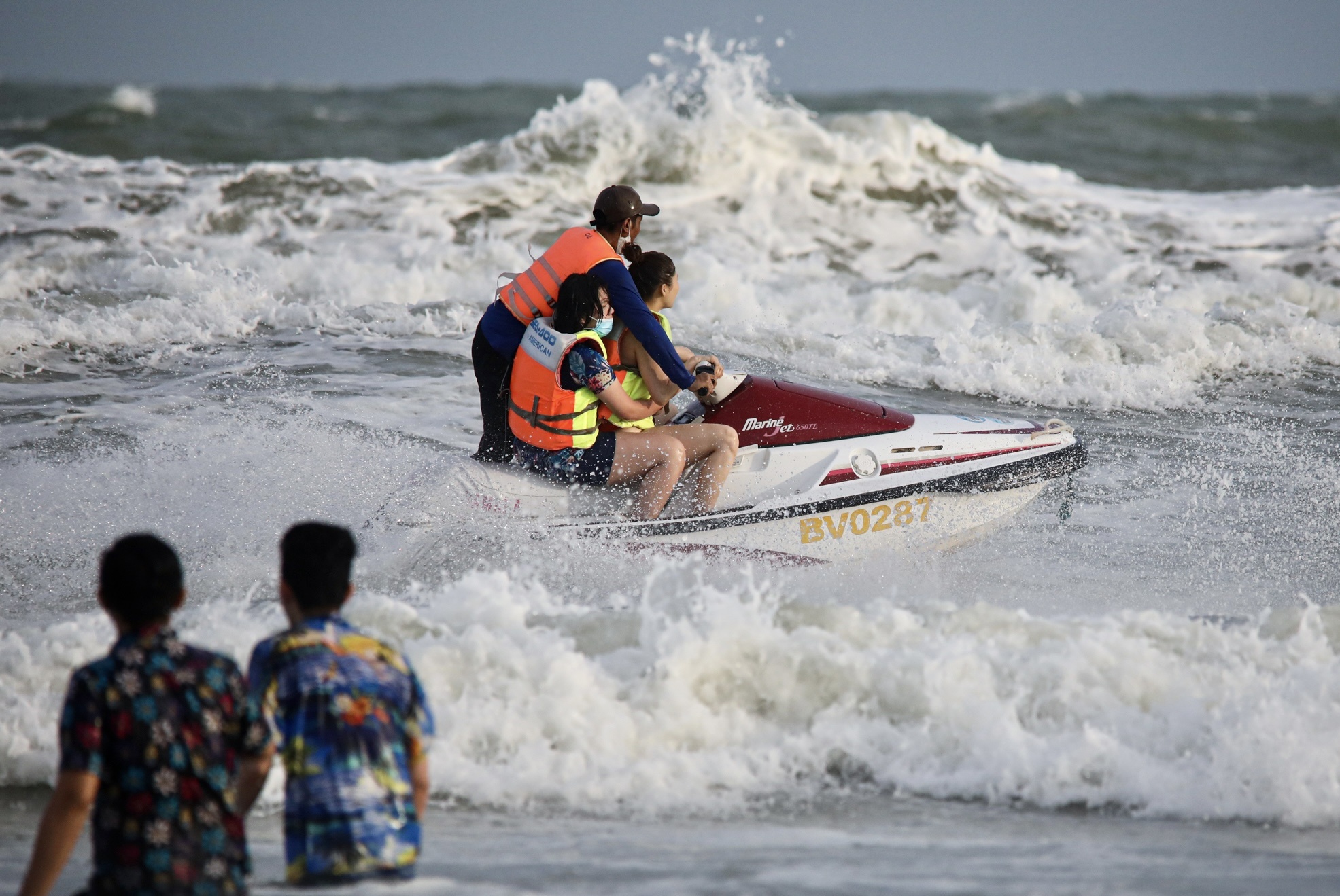 Bien Vung Tau nhon nhip ngay cuoi nam hinh anh